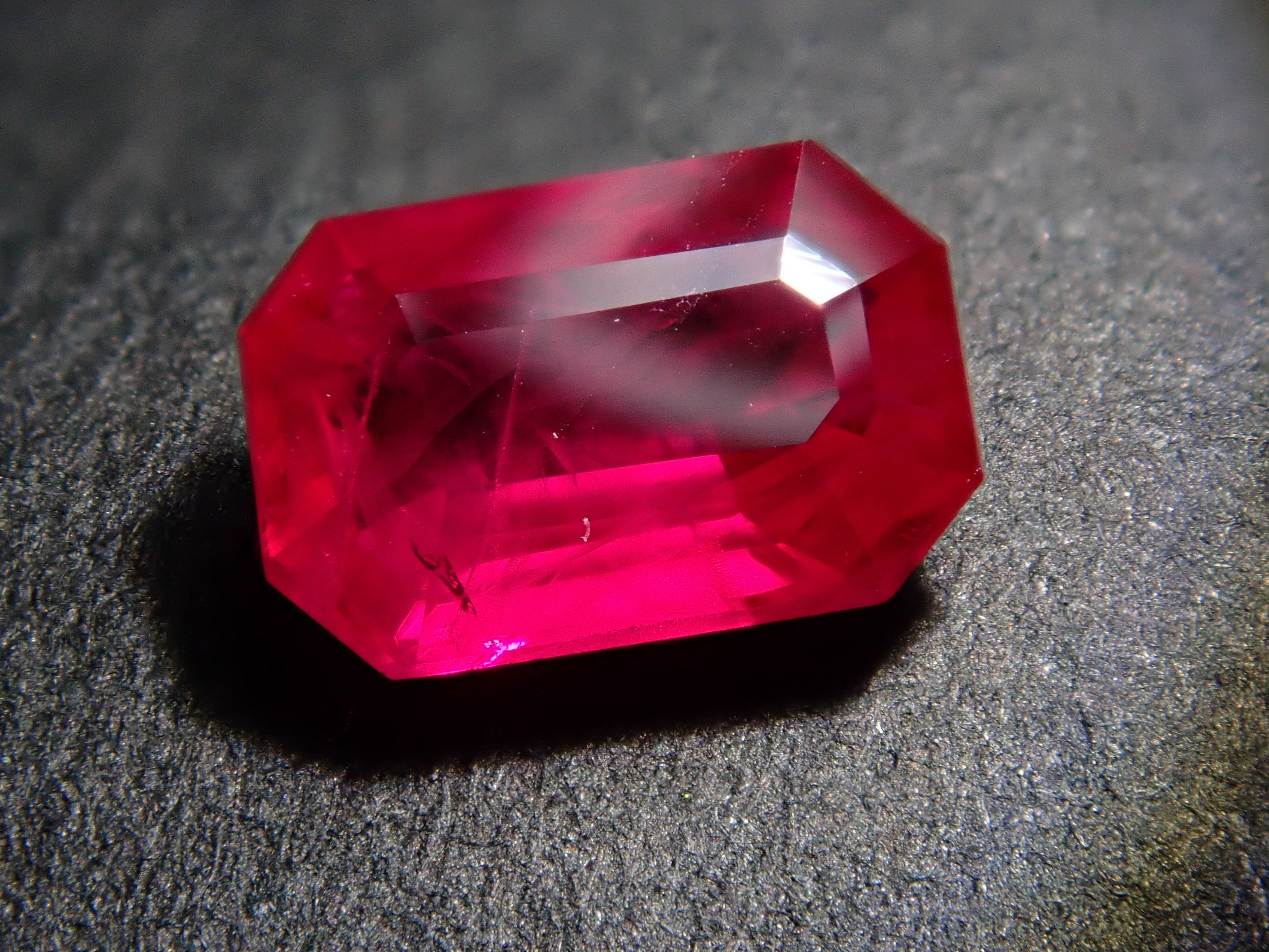 【1/11 22時販売】モザンビーク産ルビー 0.544ctルース 鑑別書