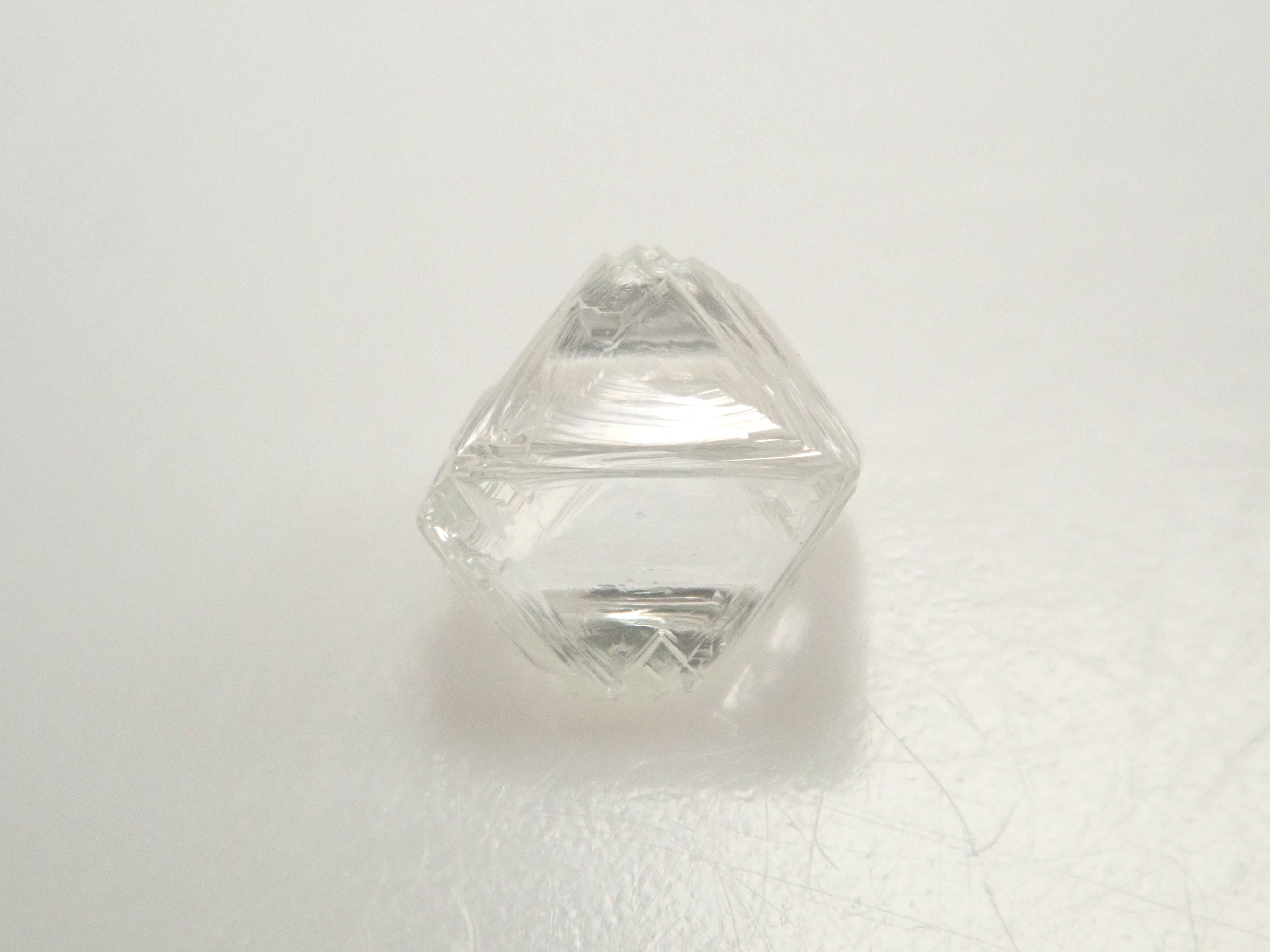 【1/12 22時販売】ダイヤモンド原石（ソーヤブル） 0.466ct原石（トライゴン有り）