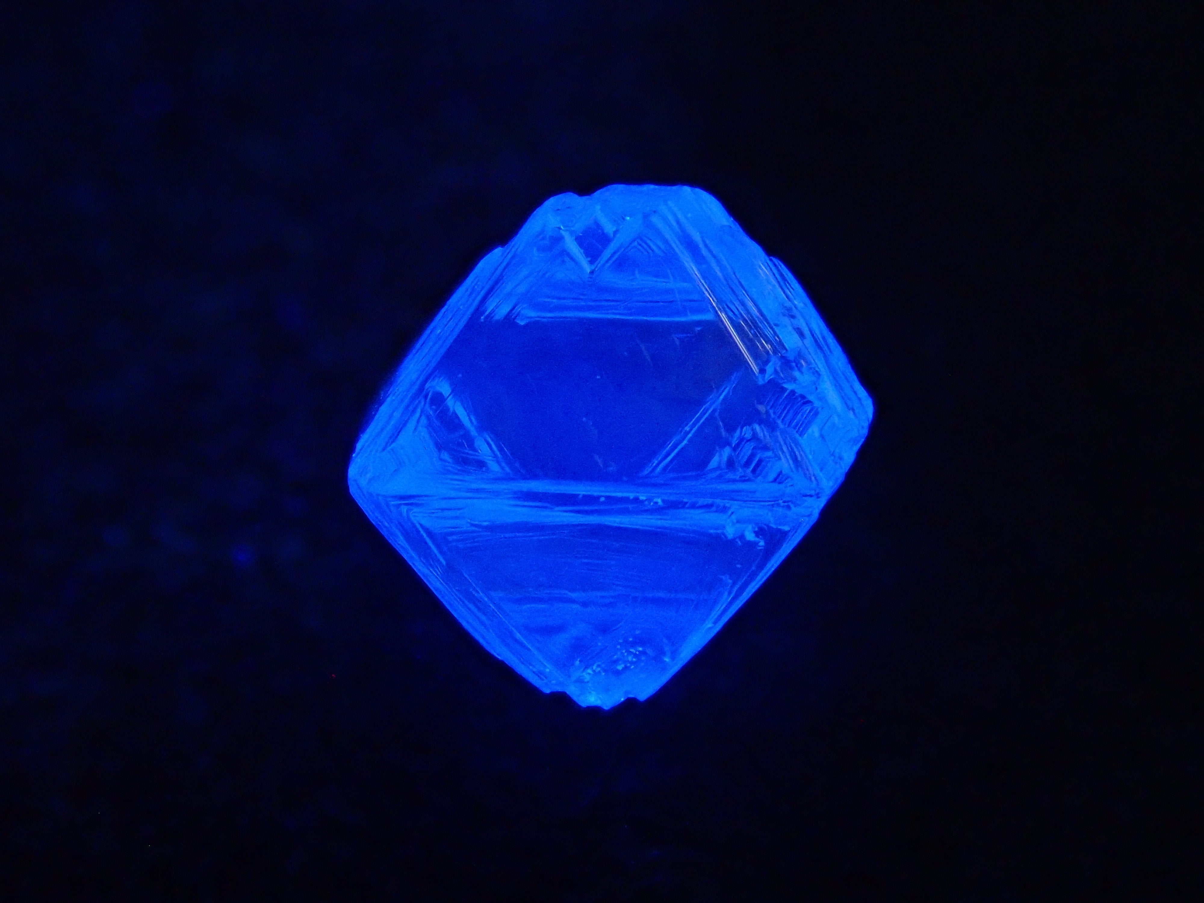 【1/12 22時販売】ダイヤモンド原石（ソーヤブル） 0.466ct原石（トライゴン有り）