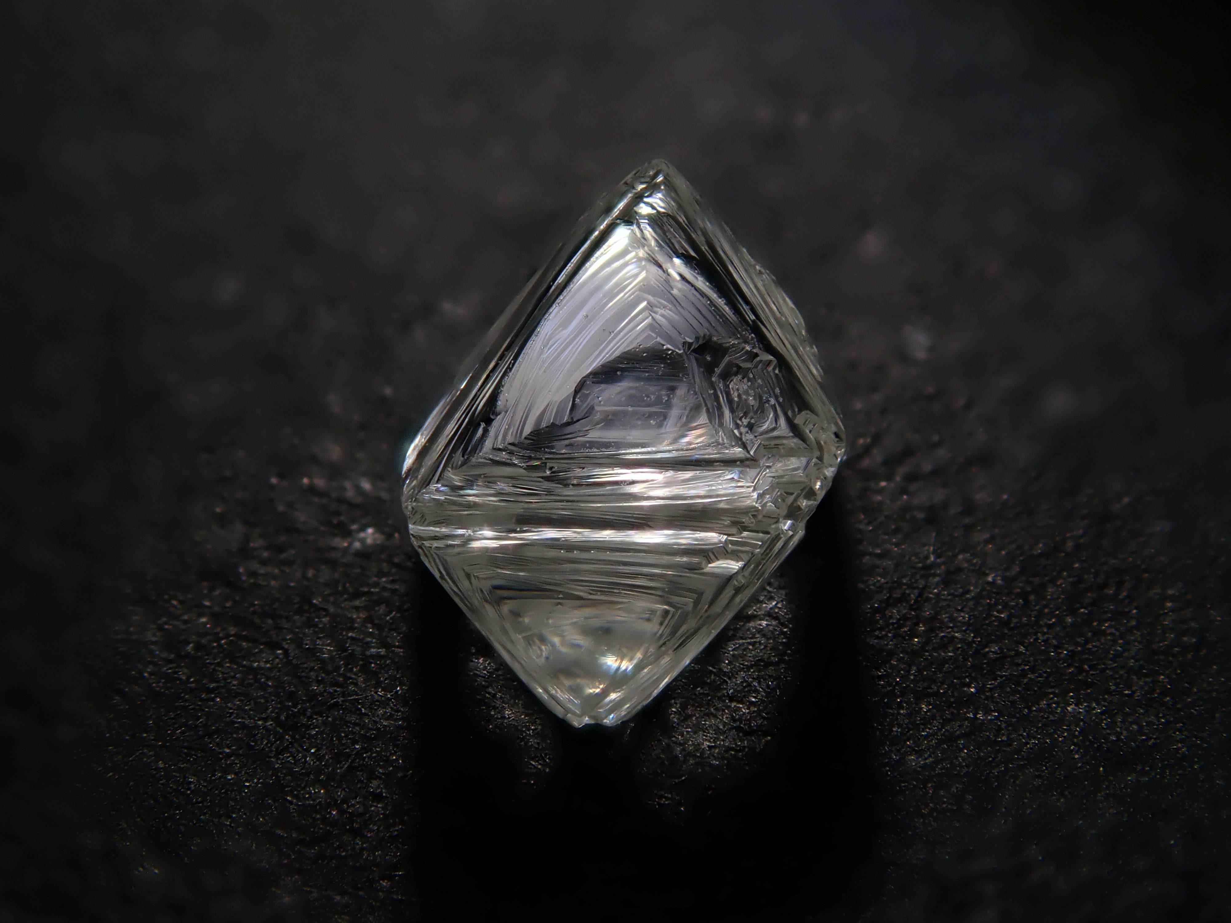 蛍光ダイヤモンド原石４色セット　計0.37カラット　ボツワナ産 蛍光ダイヤモンド原石4色セット 計0.37カラット ボツワナ産