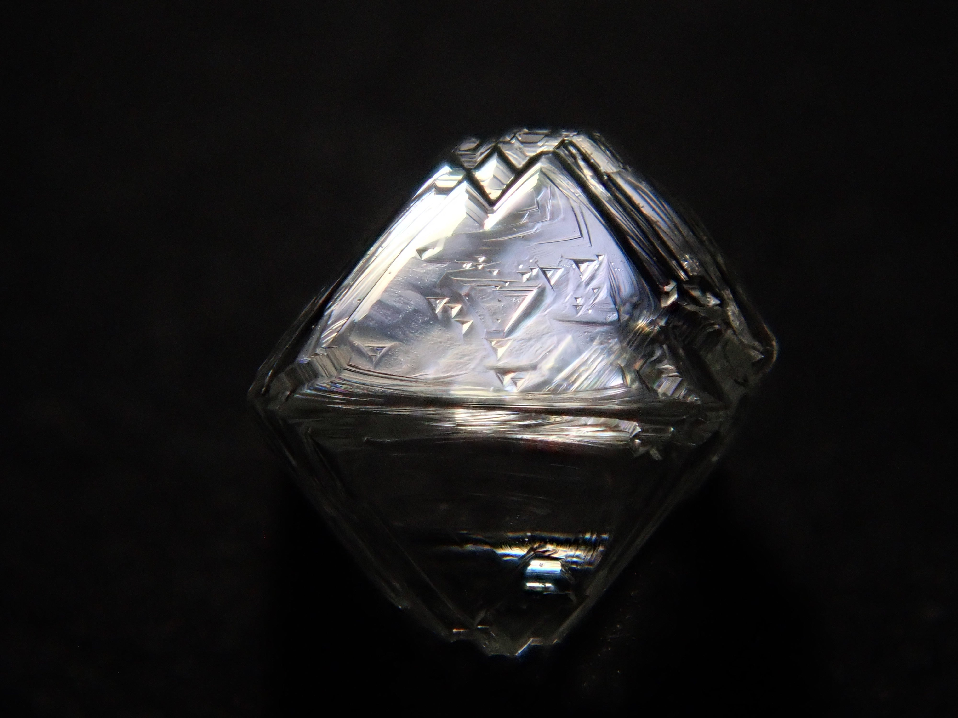 【1/12 22時販売】ダイヤモンド原石（ソーヤブル） 0.466ct原石（トライゴン有り）