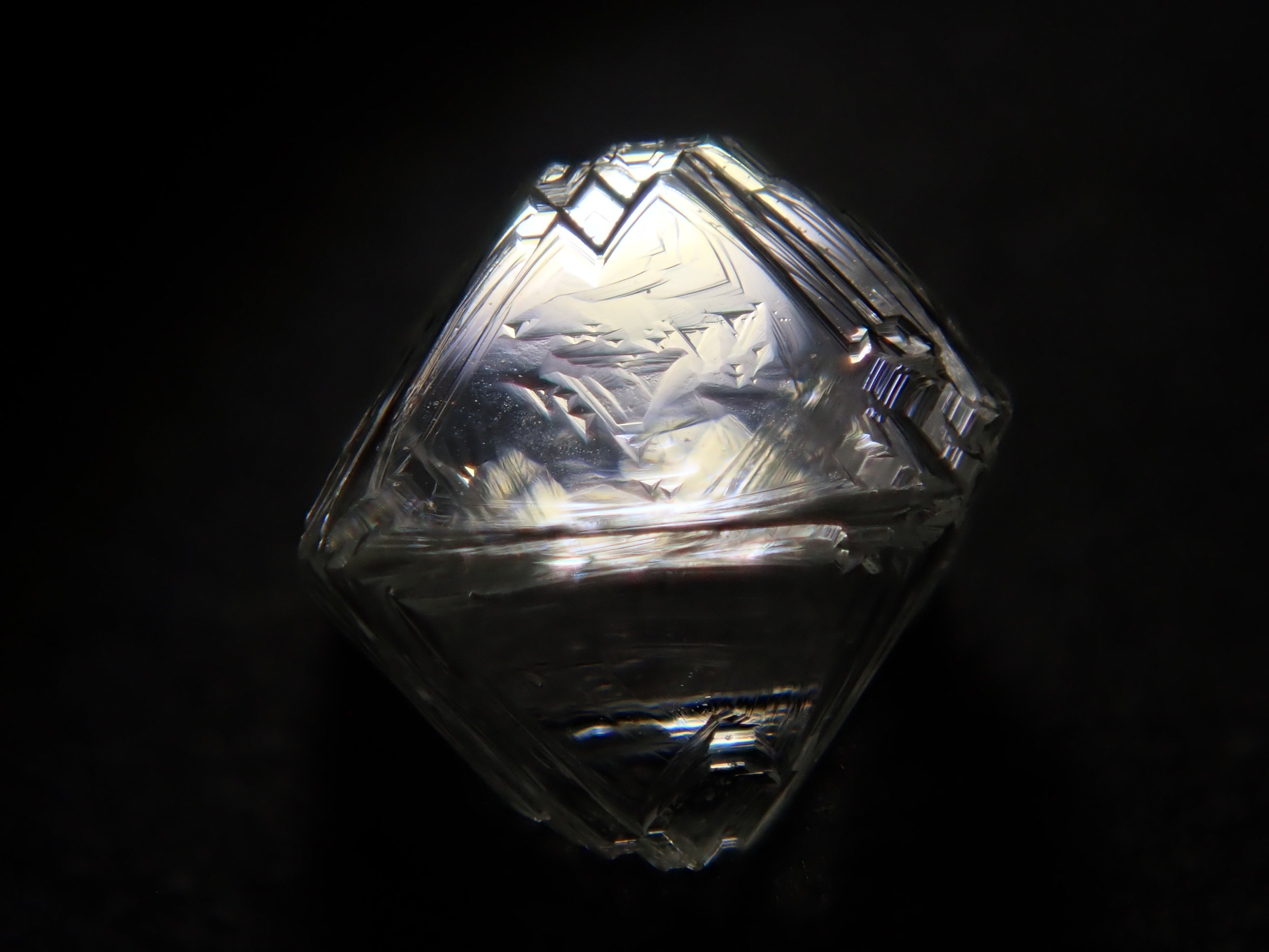 【1/12 22時販売】ダイヤモンド原石（ソーヤブル） 0.466ct原石（トライゴン有り）