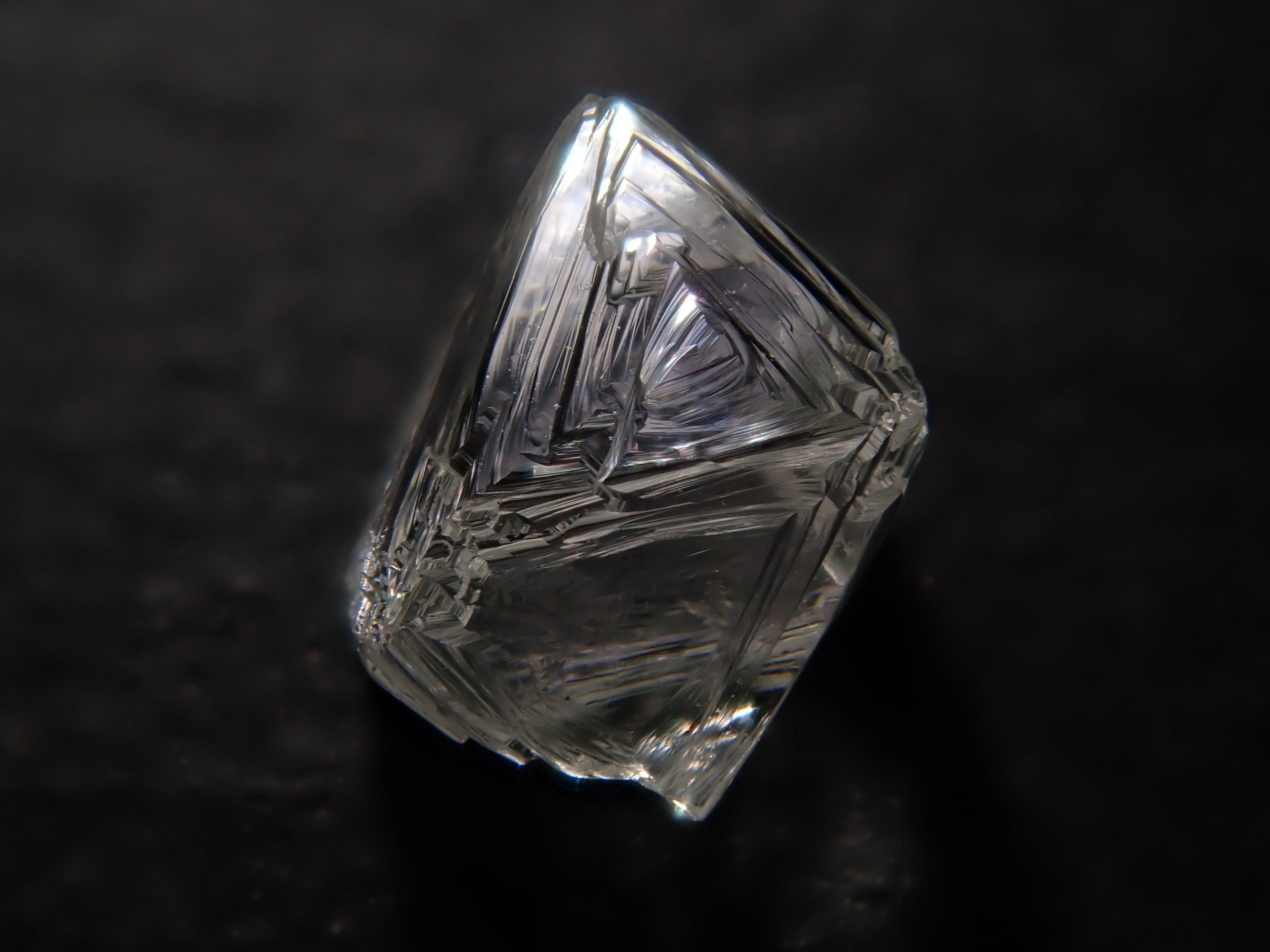 【1/12 22時販売】ダイヤモンド原石（ソーヤブル） 0.466ct原石（トライゴン有り）