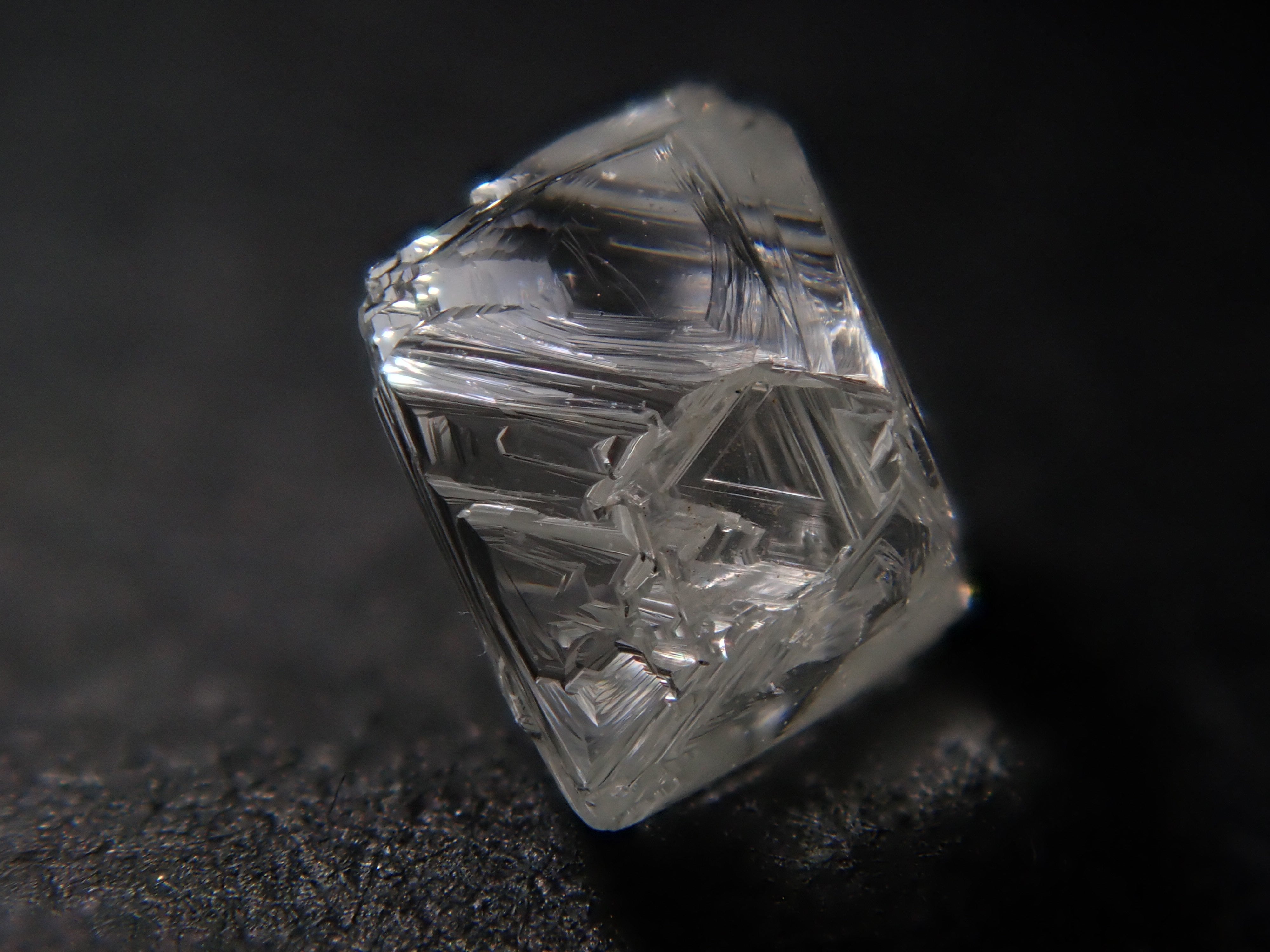 【1/12 22時販売】ダイヤモンド原石（ソーヤブル） 0.466ct原石（トライゴン有り）