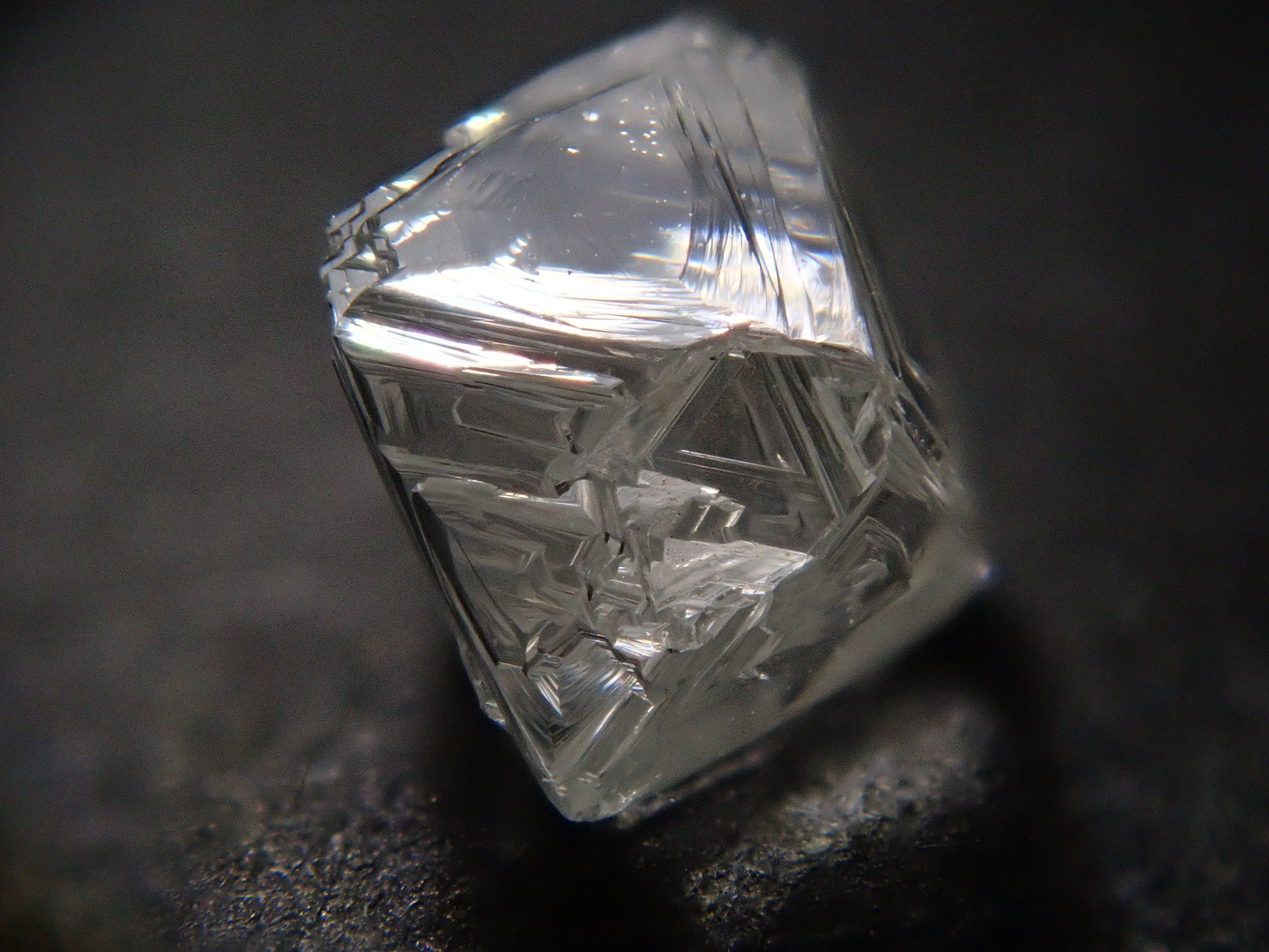 【1/12 22時販売】ダイヤモンド原石（ソーヤブル） 0.466ct原石（トライゴン有り）