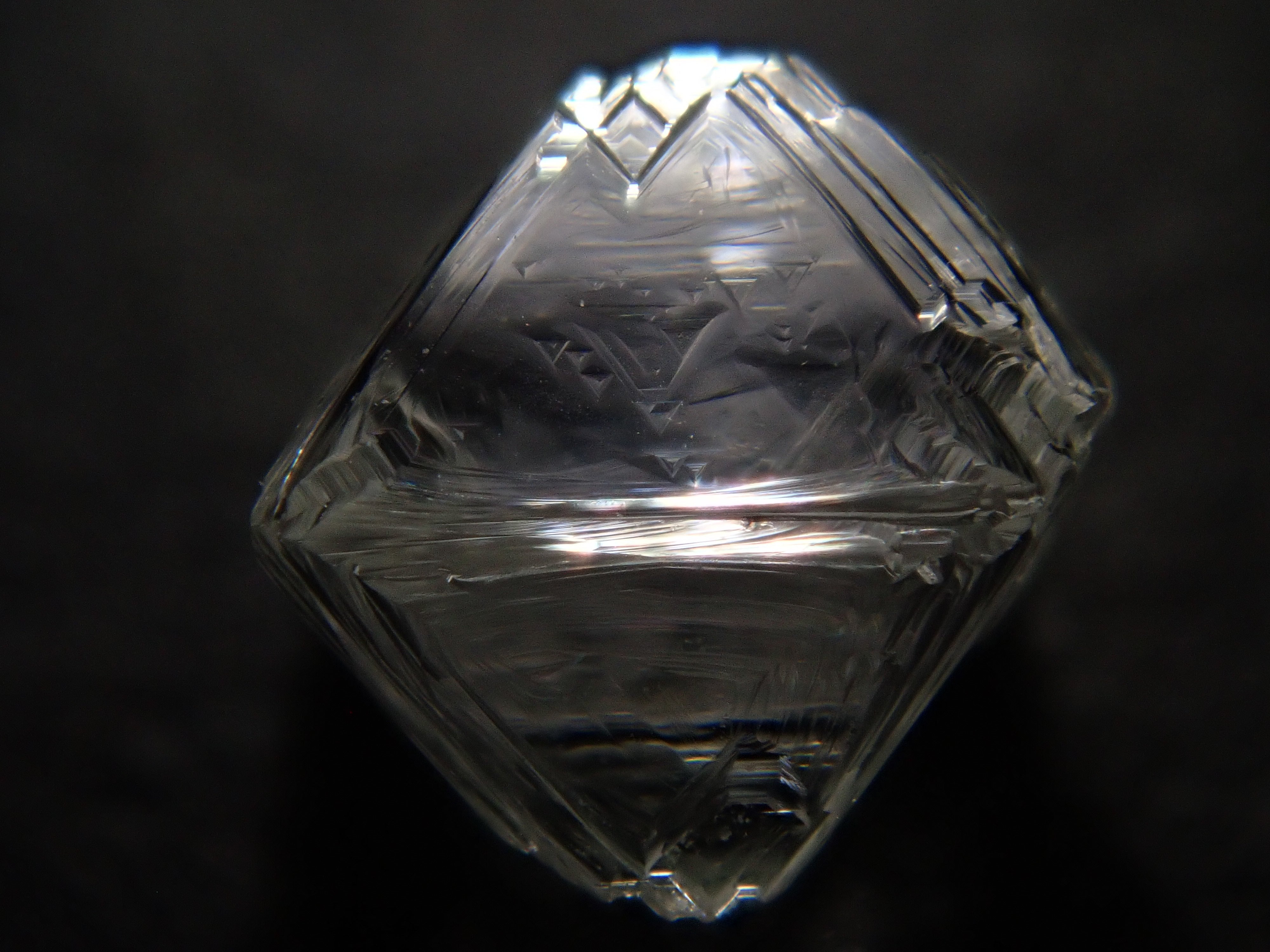 ダイヤモンド原石（ソーヤブル） 0.466ct原石（トライゴン有り）