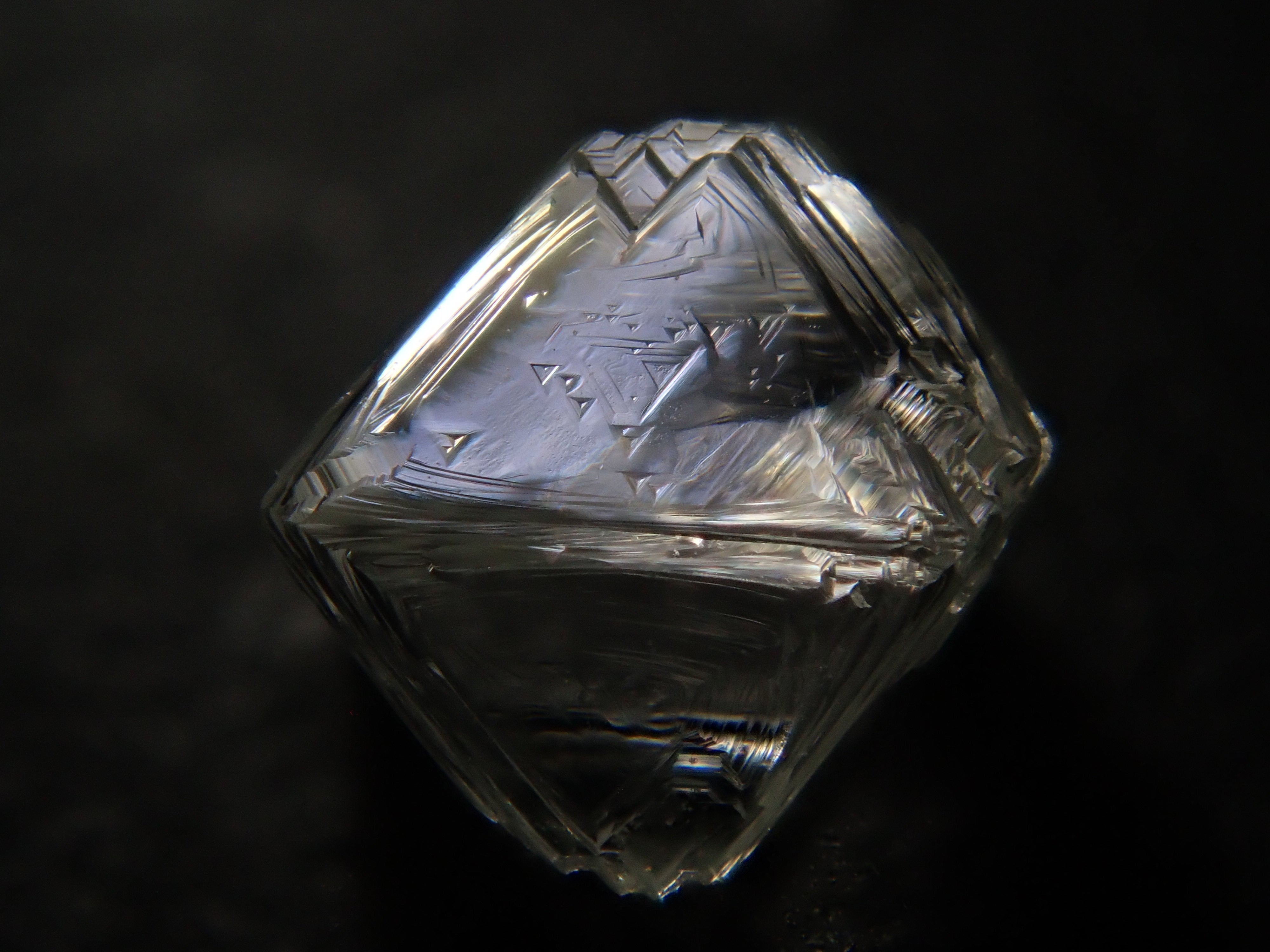 【1/12 22時販売】ダイヤモンド原石（ソーヤブル） 0.466ct原石（トライゴン有り）