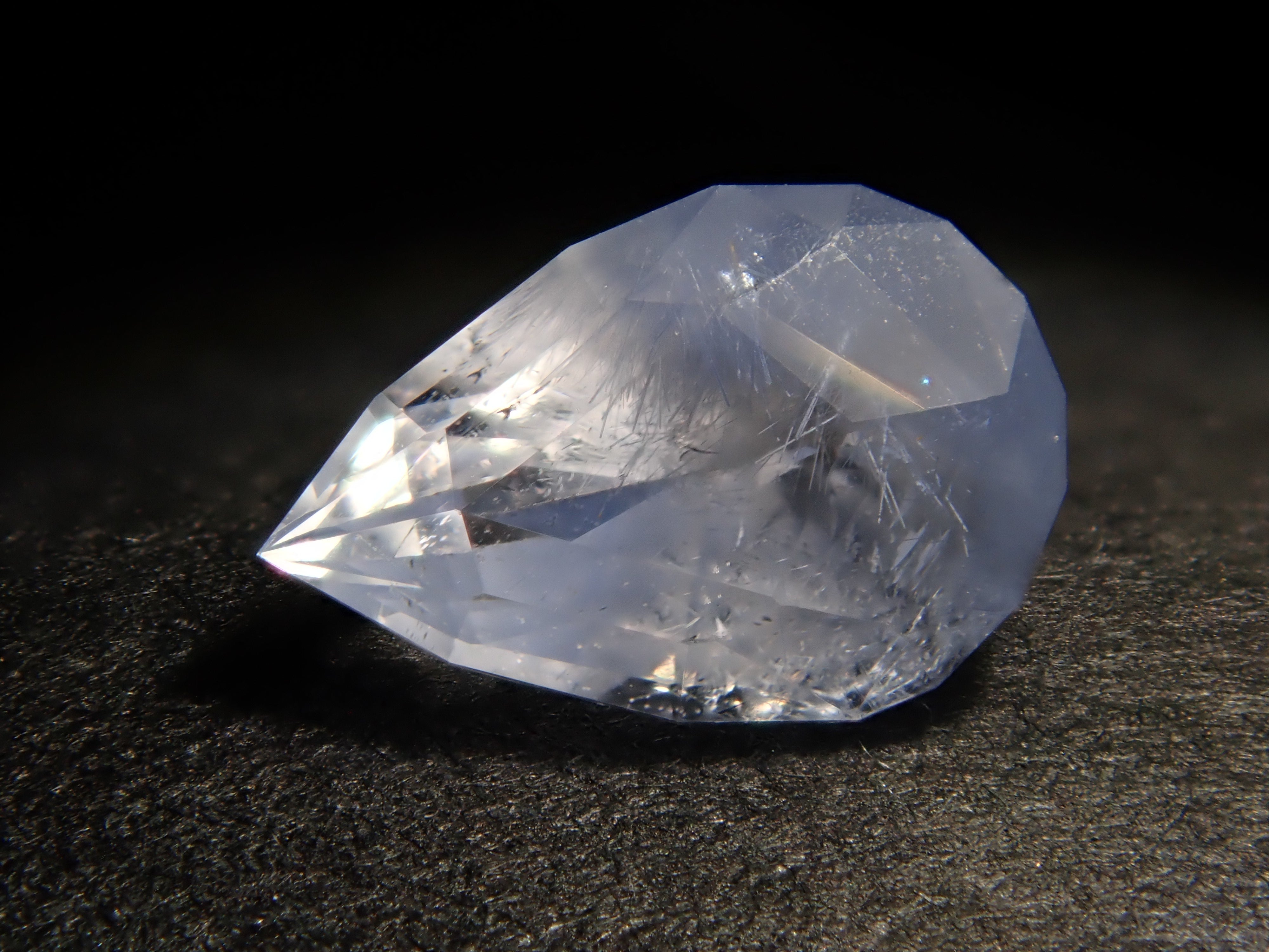 【1月11日 22:00 特價】巴西石英砂藍線石 0.382克拉 散石