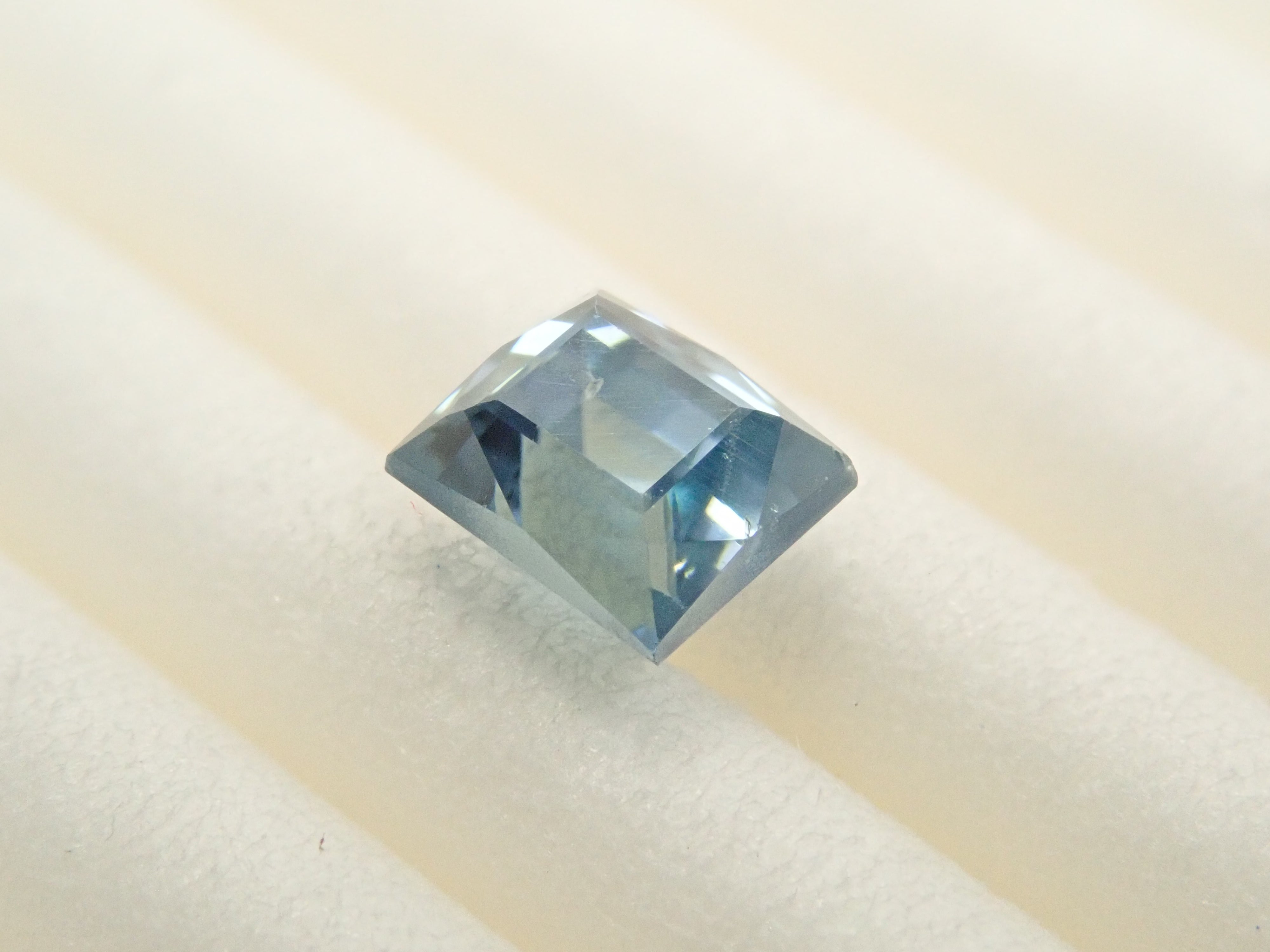 【1/11 22時販売】ミャンマー産カラーチェンジジルコン 1.043ctルース