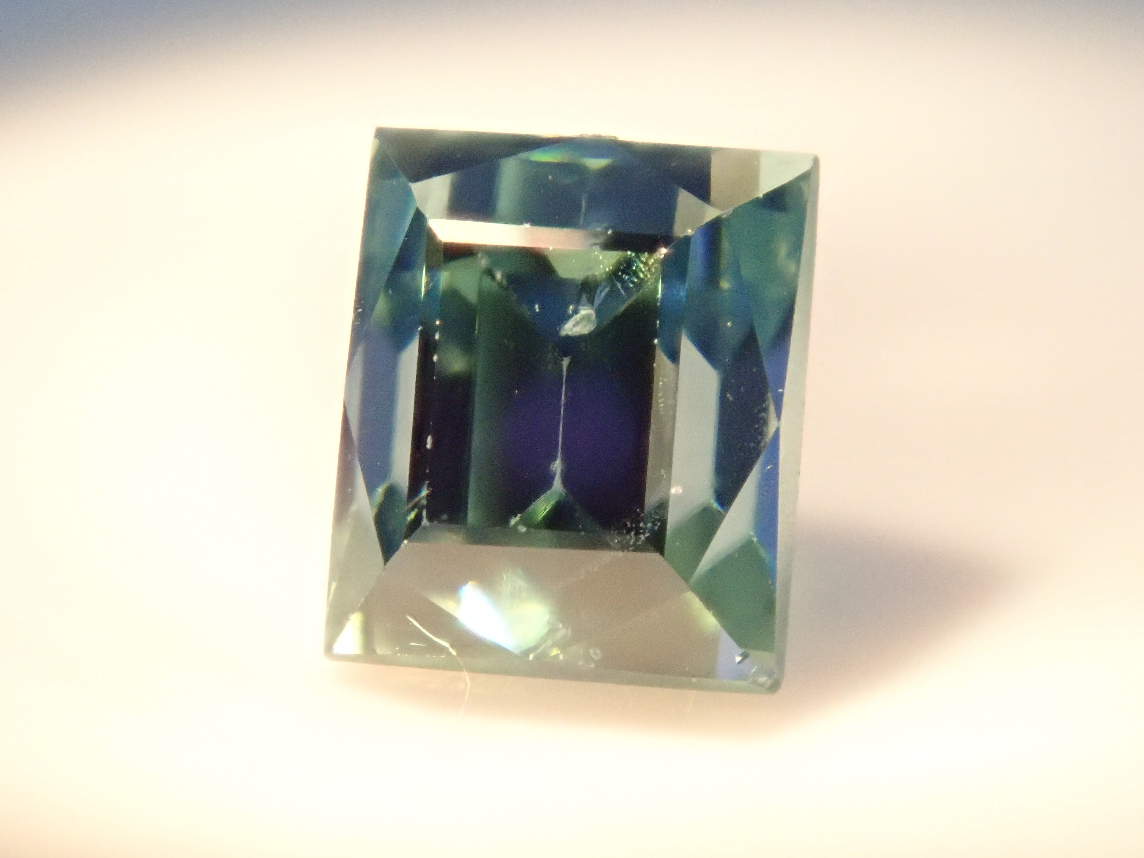 【1/11 22時販売】ミャンマー産カラーチェンジジルコン 1.043ctルース