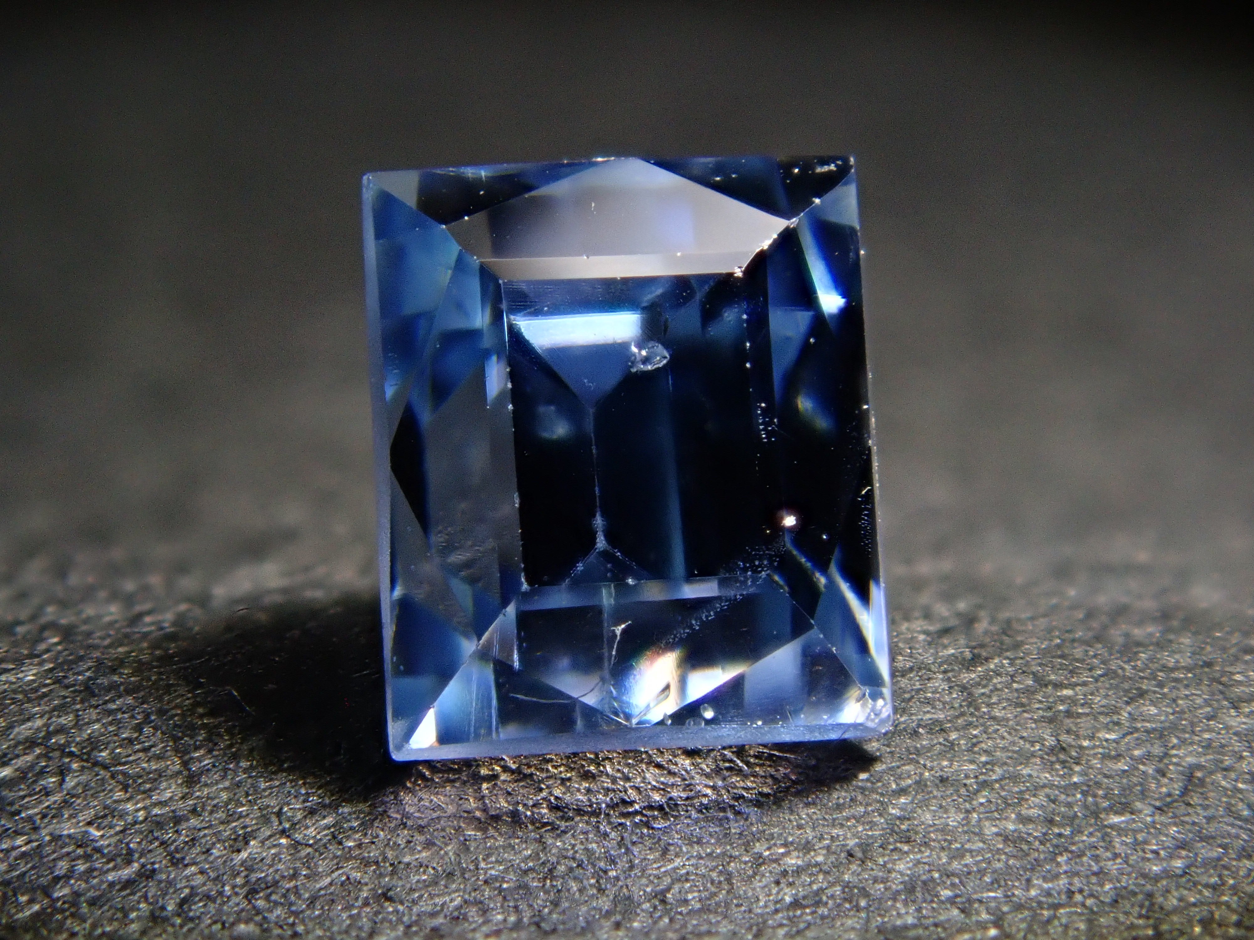 【1/11 22時販売】ミャンマー産カラーチェンジジルコン 1.043ctルース