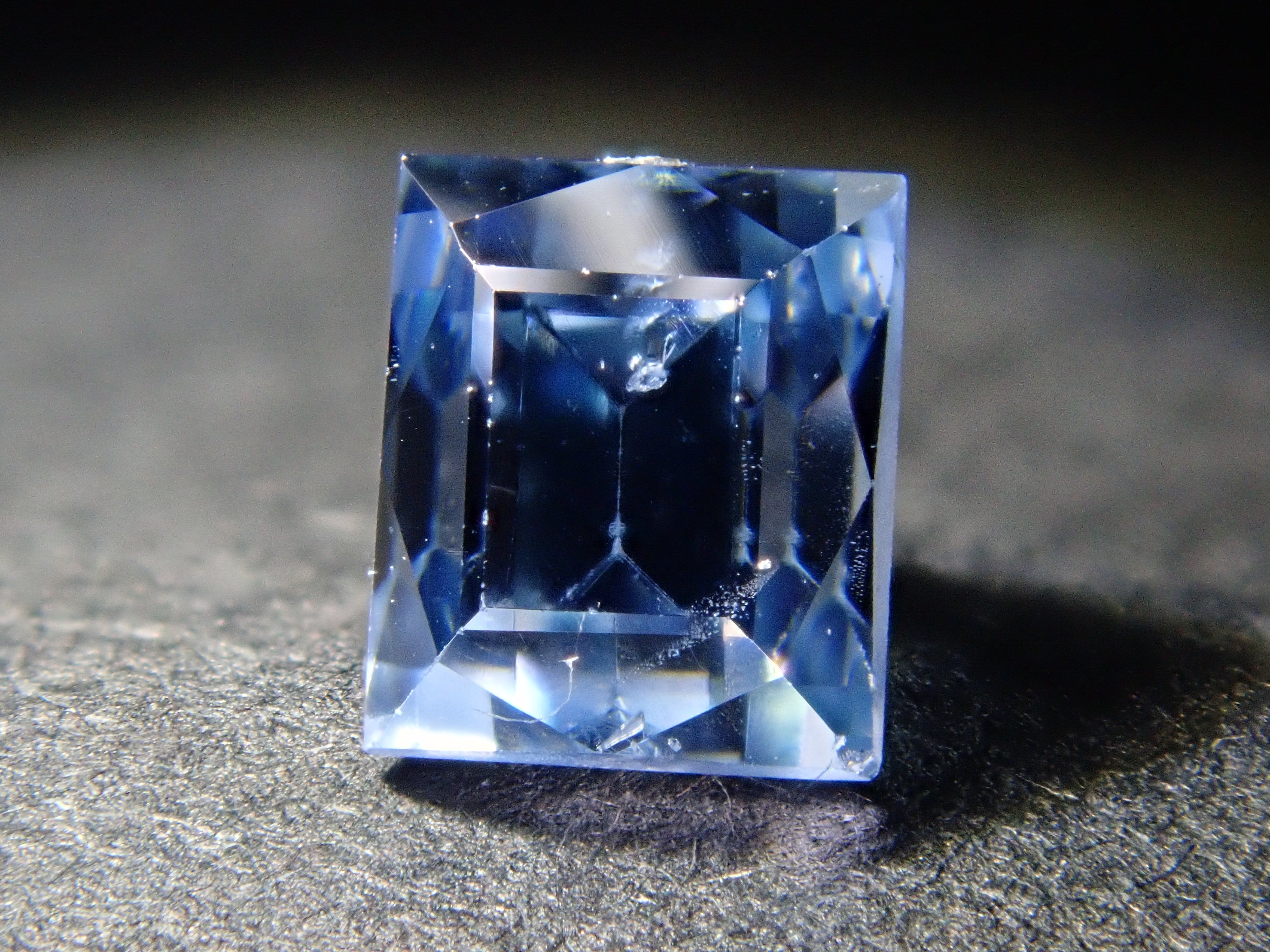 【1/11 22時販売】ミャンマー産カラーチェンジジルコン 1.043ctルース