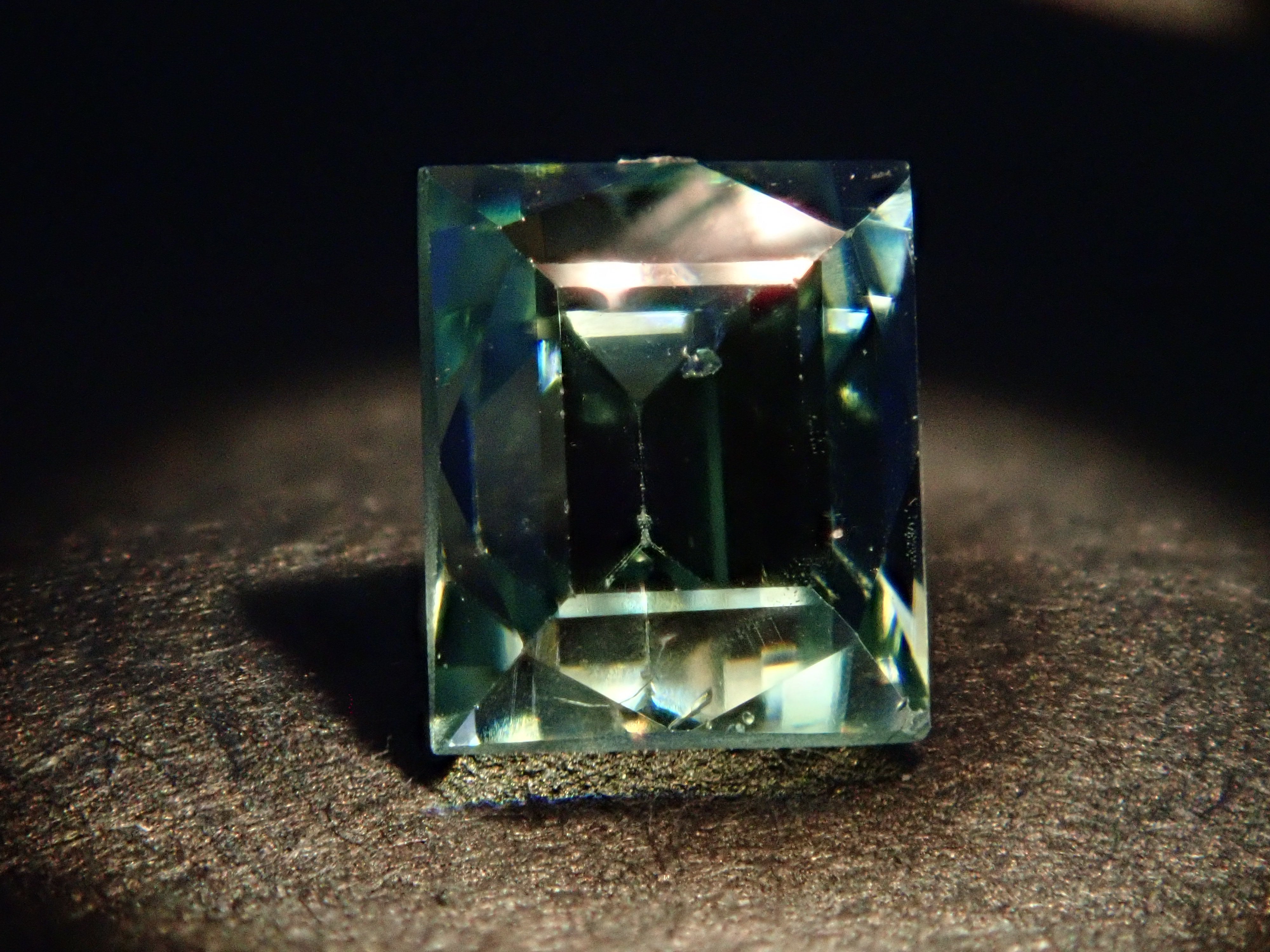 【1/11 22時販売】ミャンマー産カラーチェンジジルコン 1.043ctルース