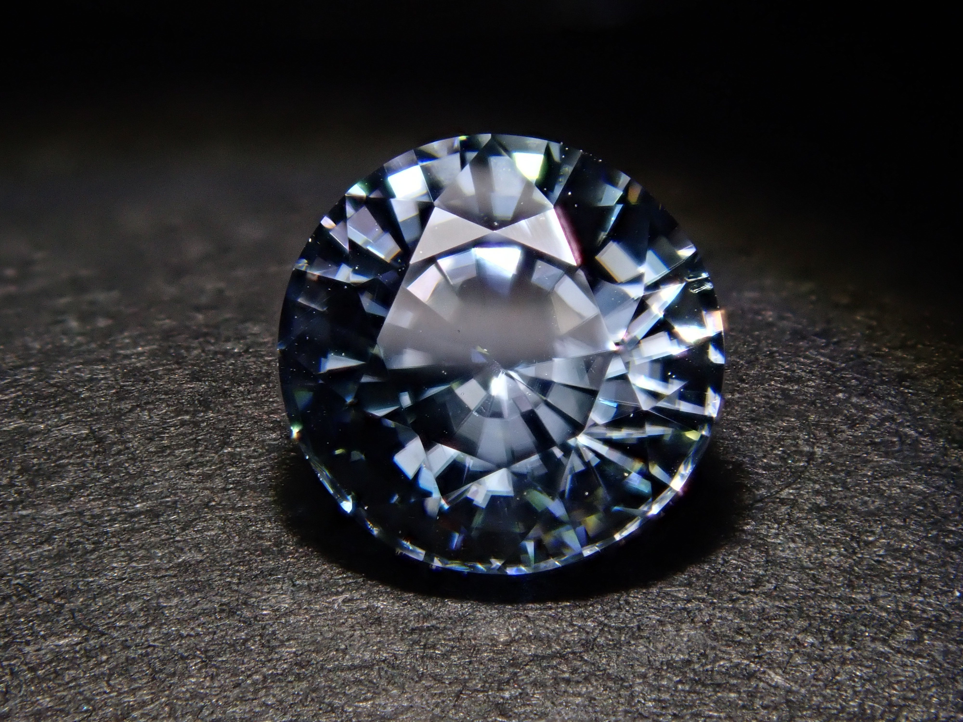 【1/11 22時販売】ミャンマー産カラーチェンジジルコン 5.3mm/1.043ctルース