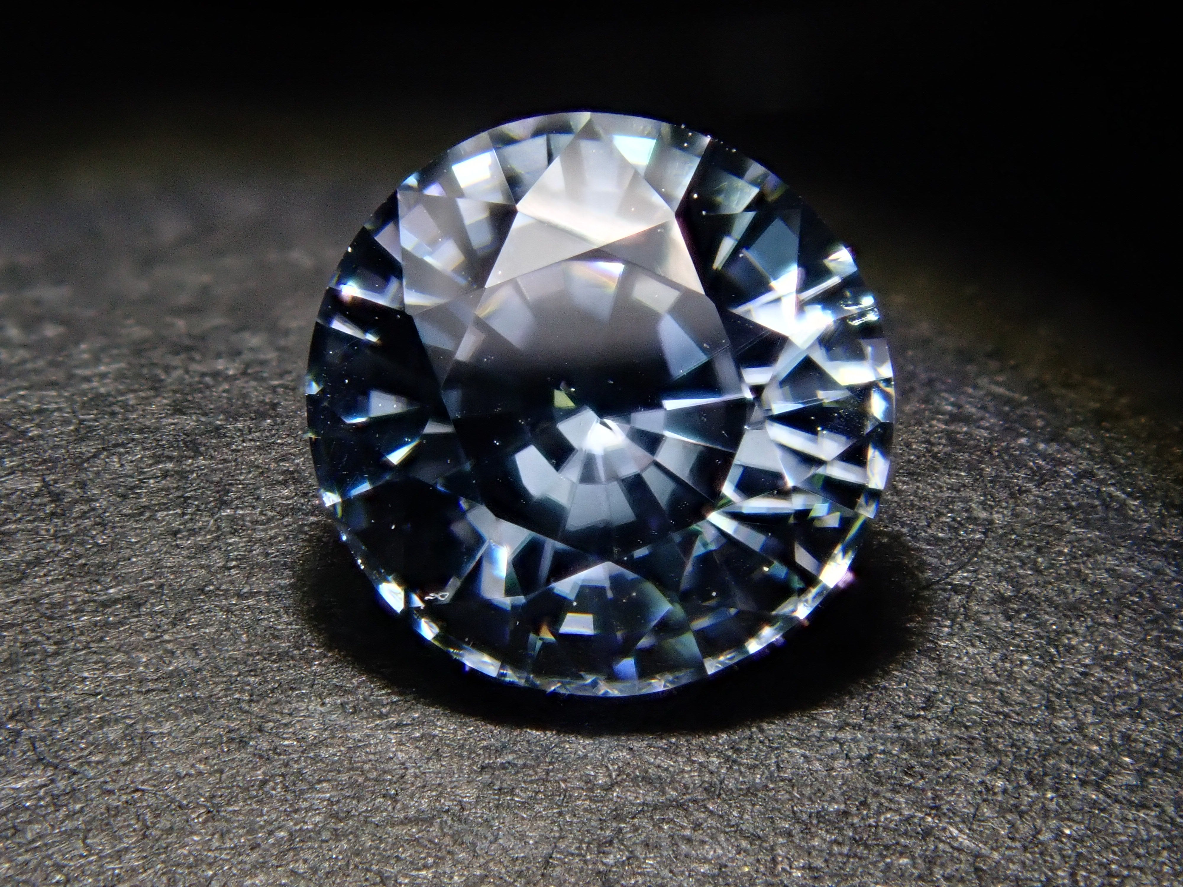 【1/11 22時販売】ミャンマー産カラーチェンジジルコン 5.3mm/1.043ctルース