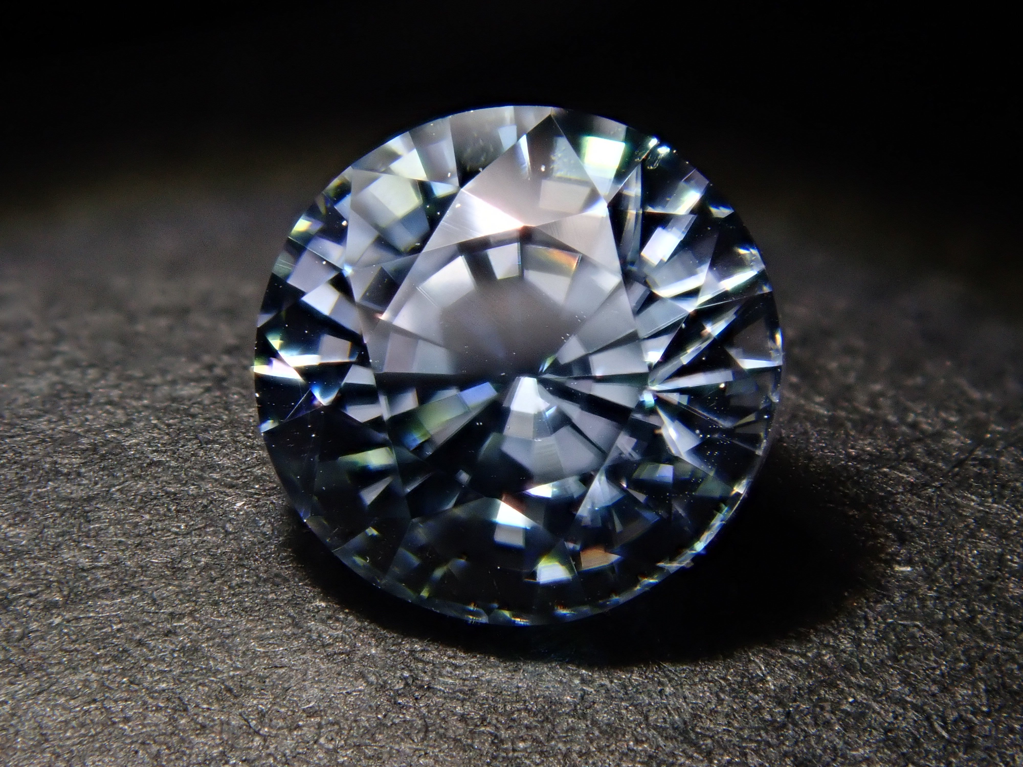 【1/11 22時販売】ミャンマー産カラーチェンジジルコン 5.3mm/1.043ctルース