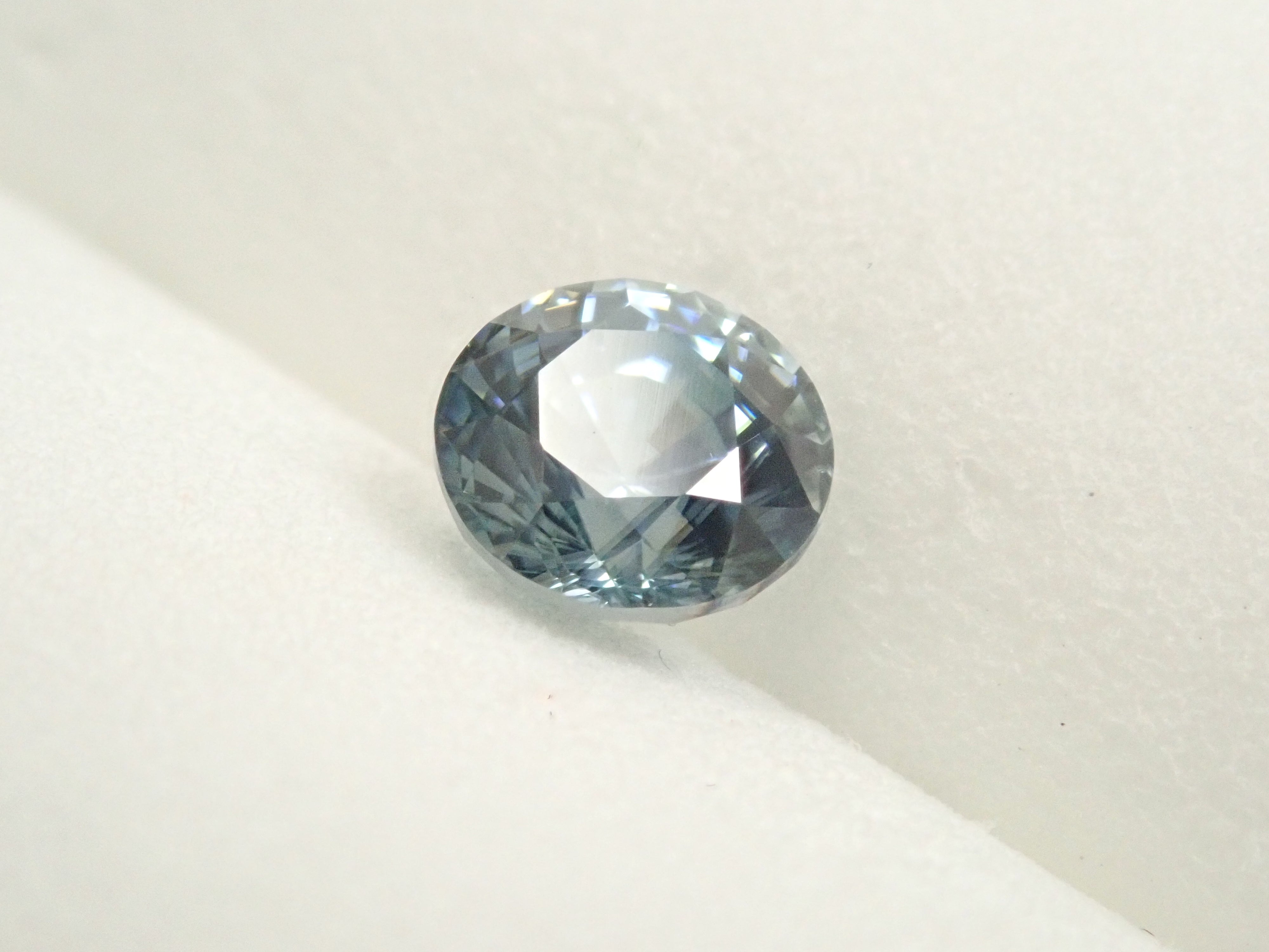 【1/11 22時販売】ミャンマー産カラーチェンジジルコン 5.3mm/1.043ctルース