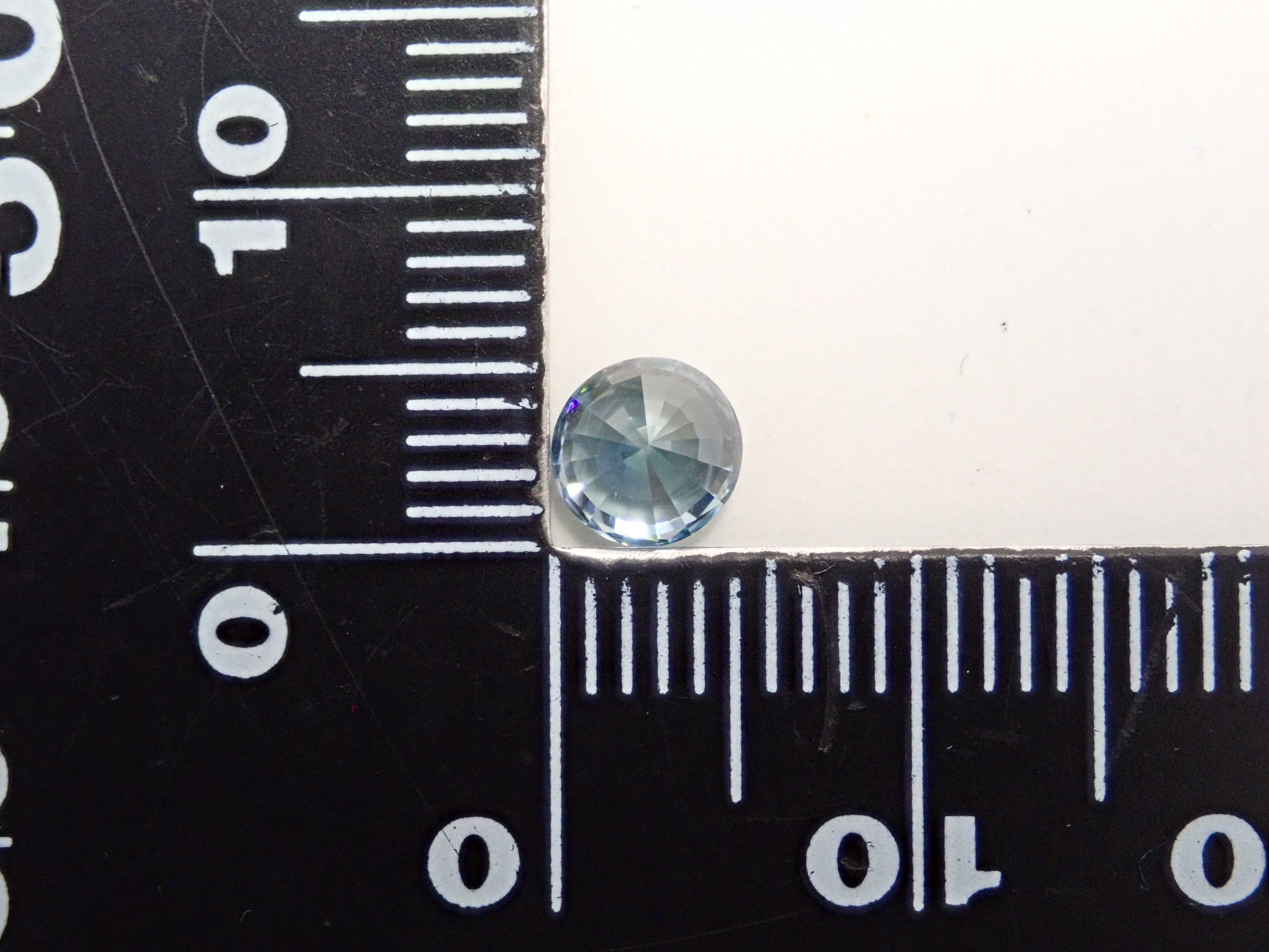 【1/11 22時販売】ミャンマー産カラーチェンジジルコン 5.3mm/1.043ctルース