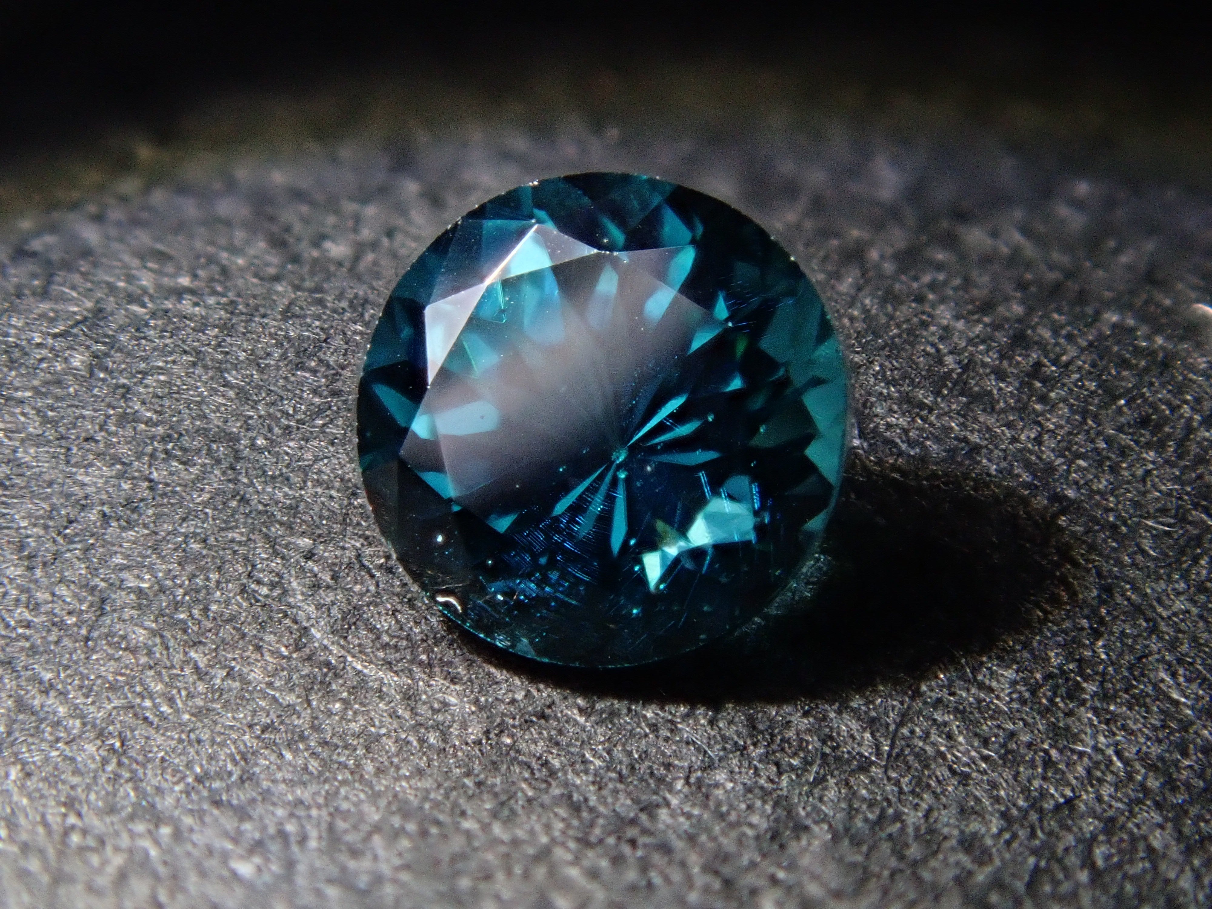 アフガニスタン産ブルートルマリン 4.0mm/0.268ctルース（ラグーン