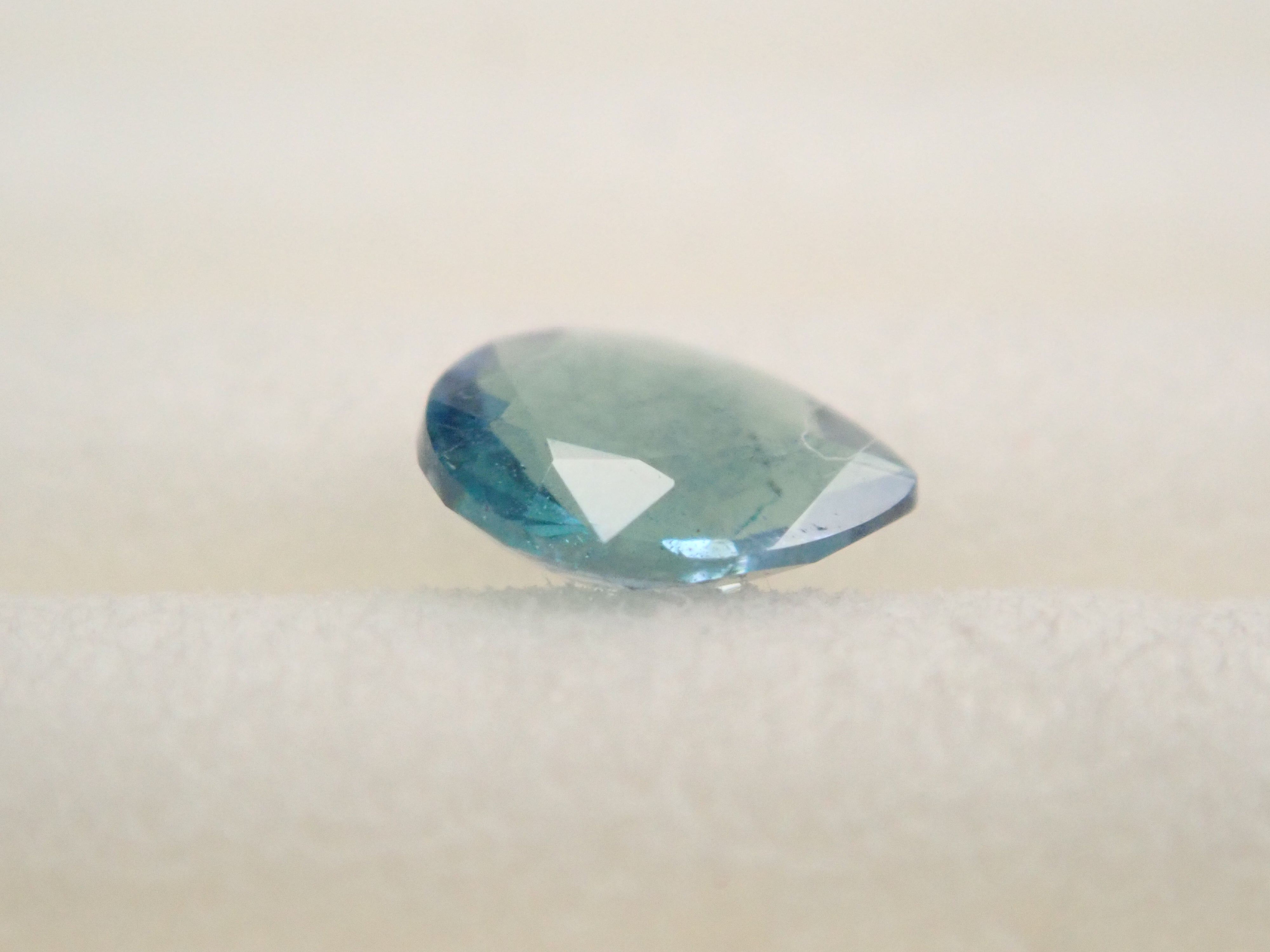 タンザニア産コーネルピン 0.103ctルース