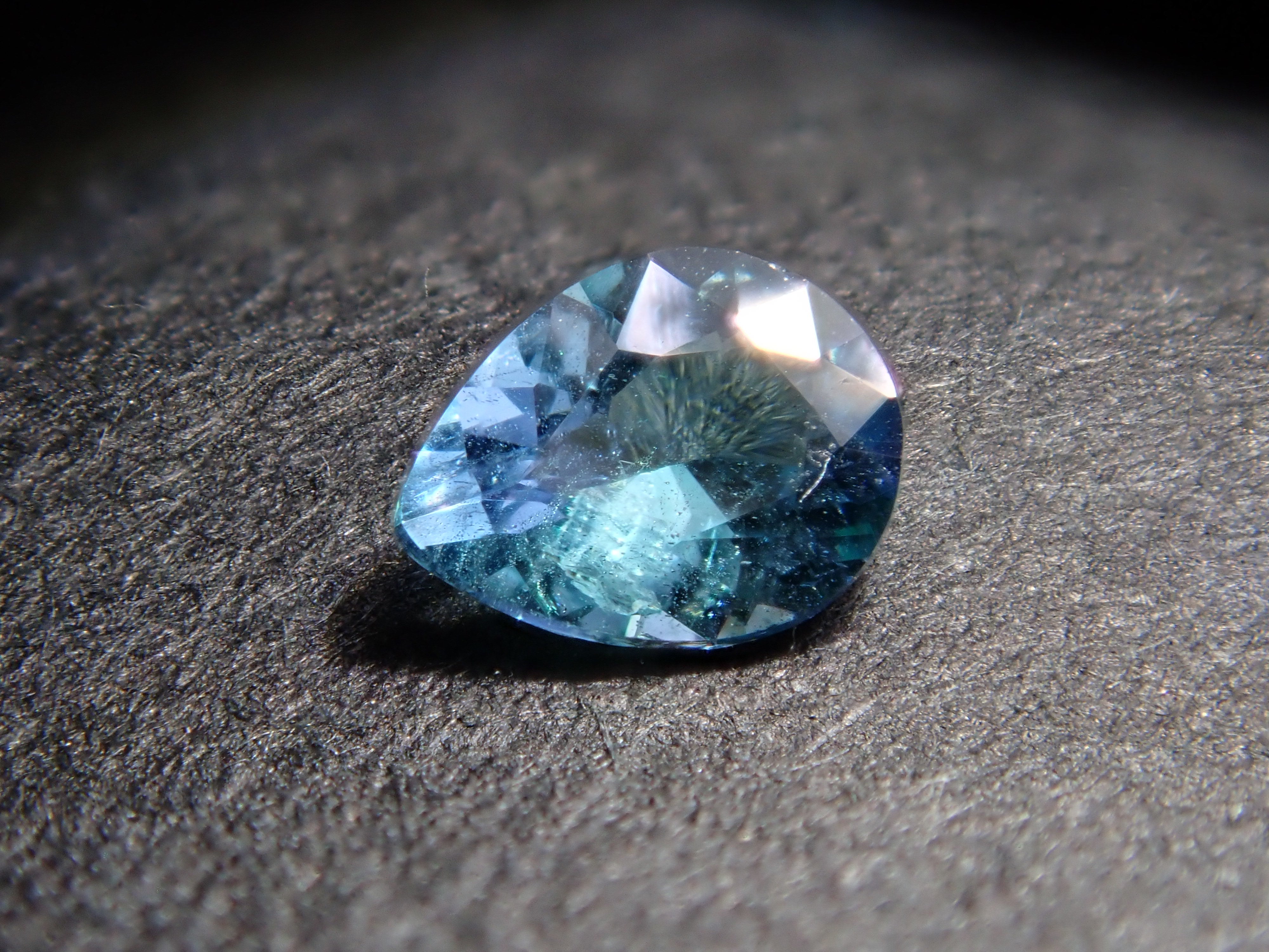 【1/11 22時販売】タンザニア産コーネルピン 0.103ctルース