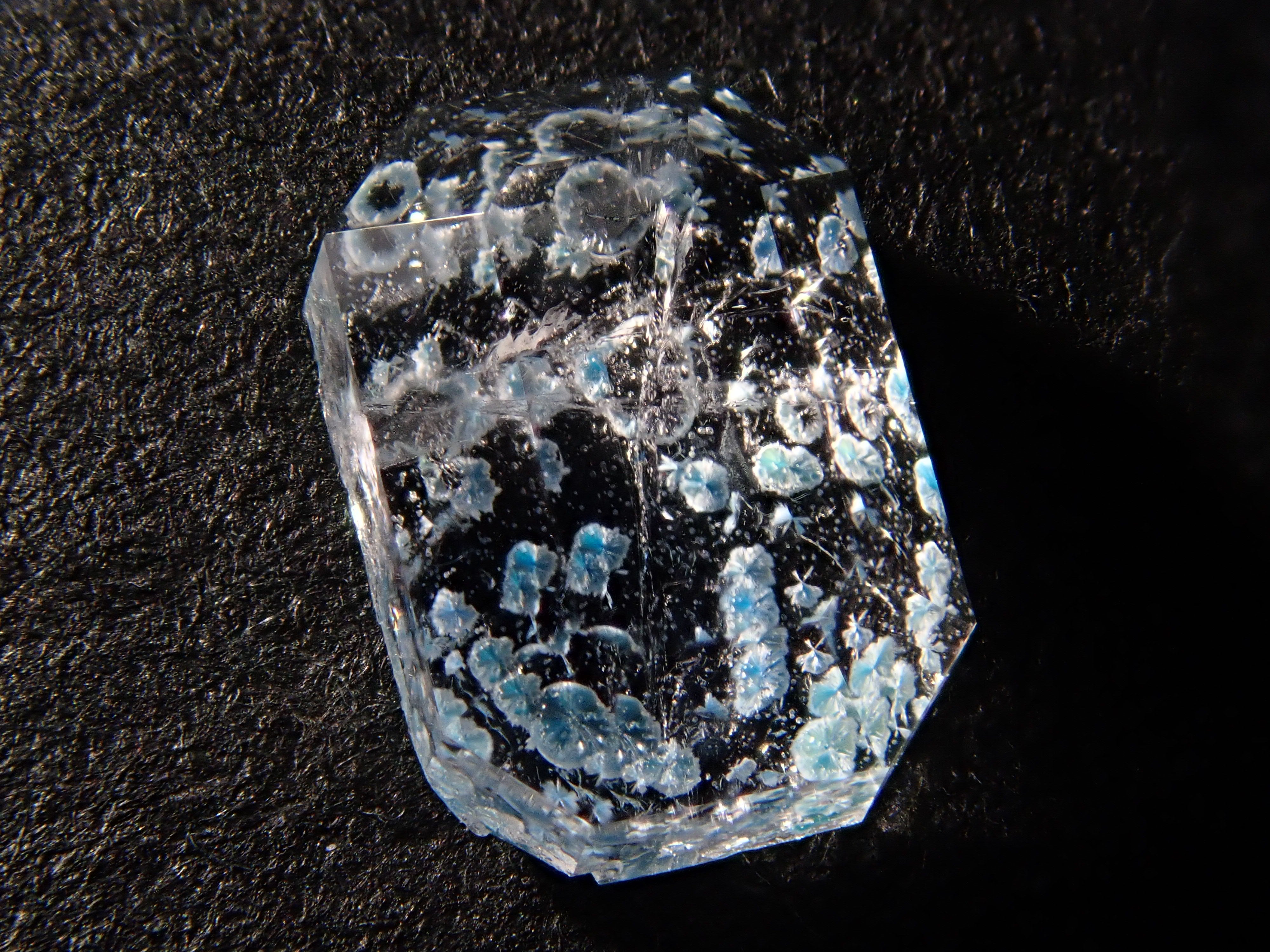 【1/18 22時販売】ブラジル産メデューサクォーツ（パライバクォーツ） 0.748ctルース