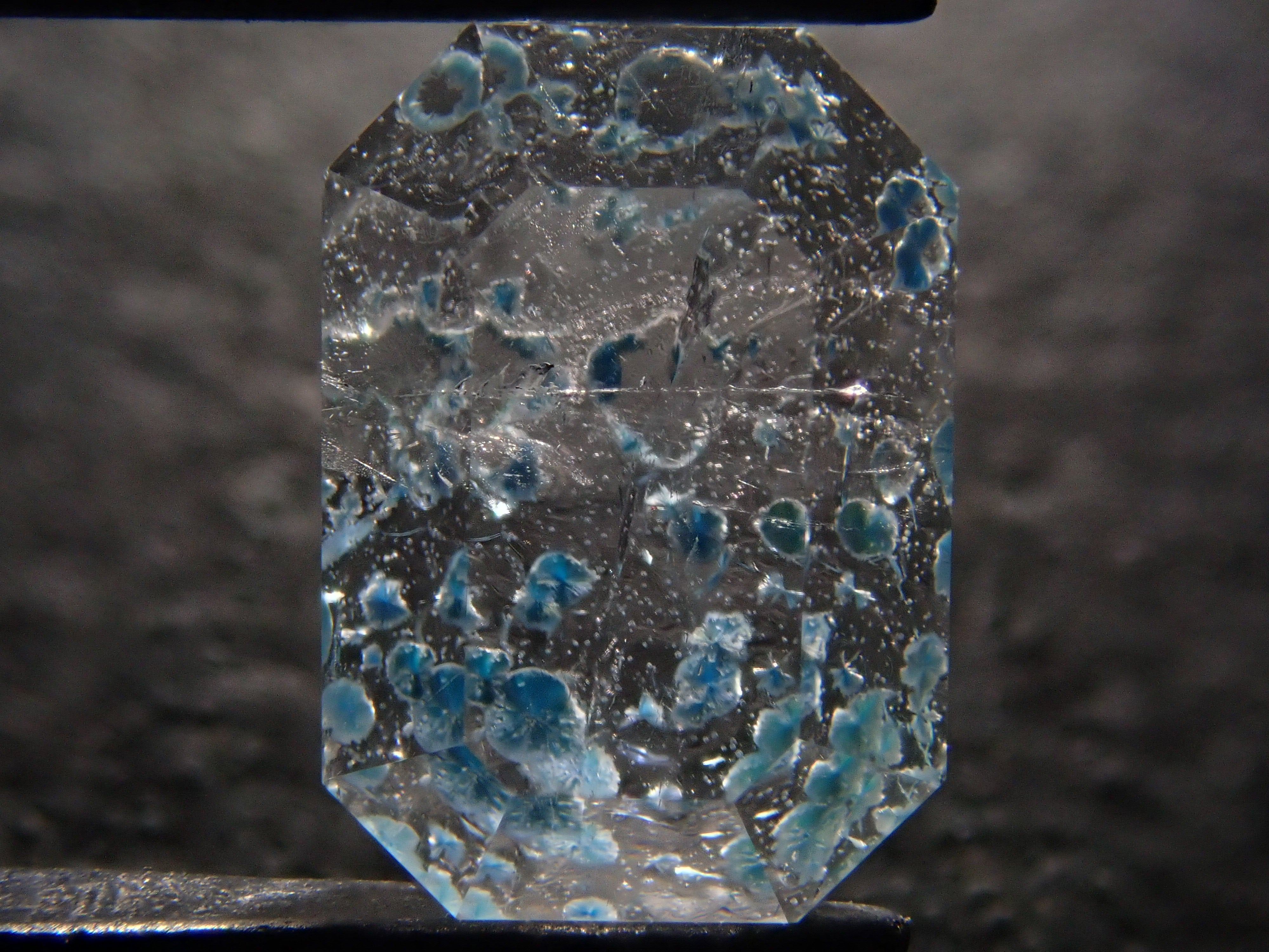 【1/18 22時販売】ブラジル産メデューサクォーツ（パライバクォーツ） 0.748ctルース