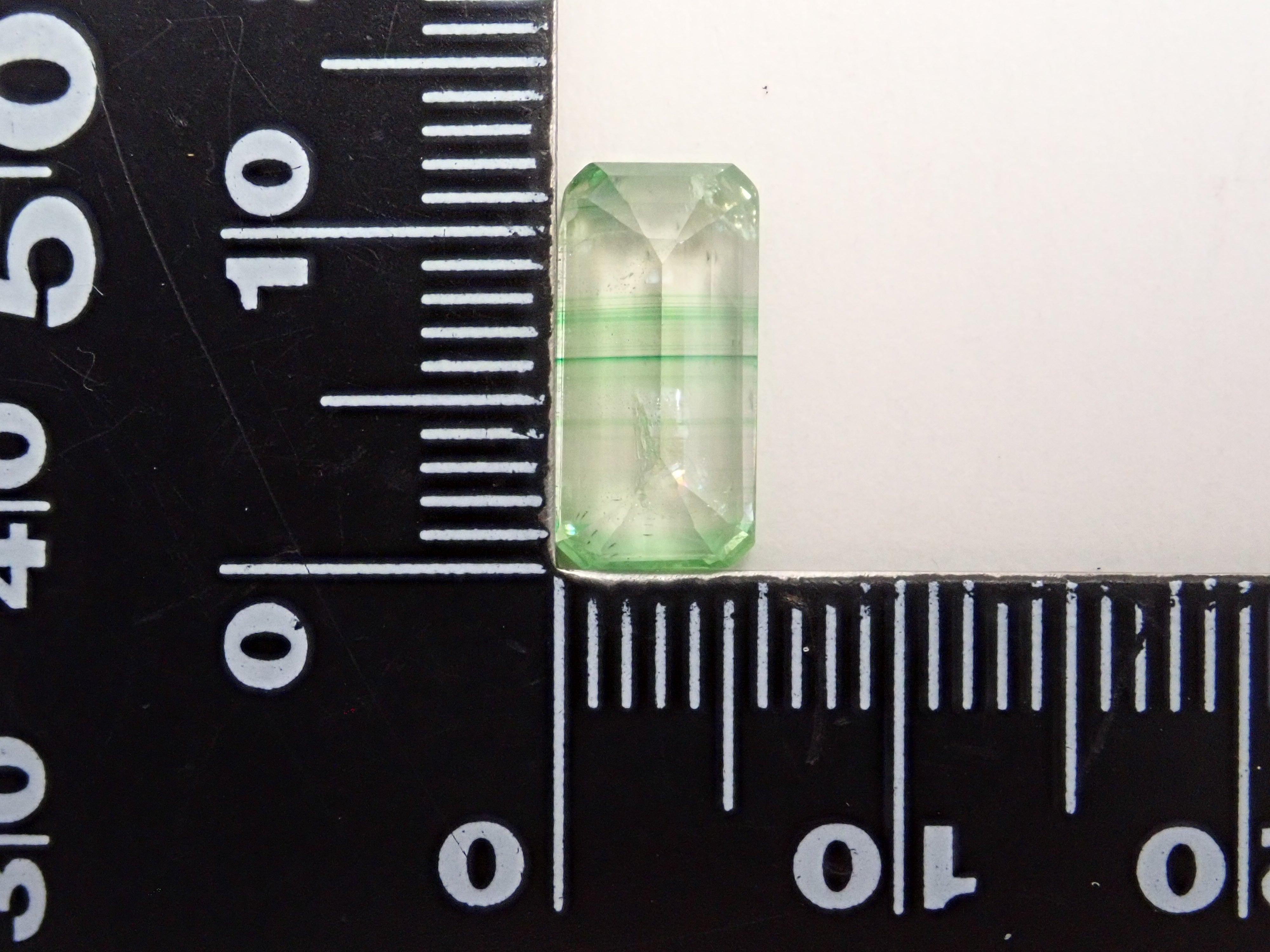 【1/18 22時販売】タンザニア産バイカラーグロッシュラーガーネット 2.997ctルース