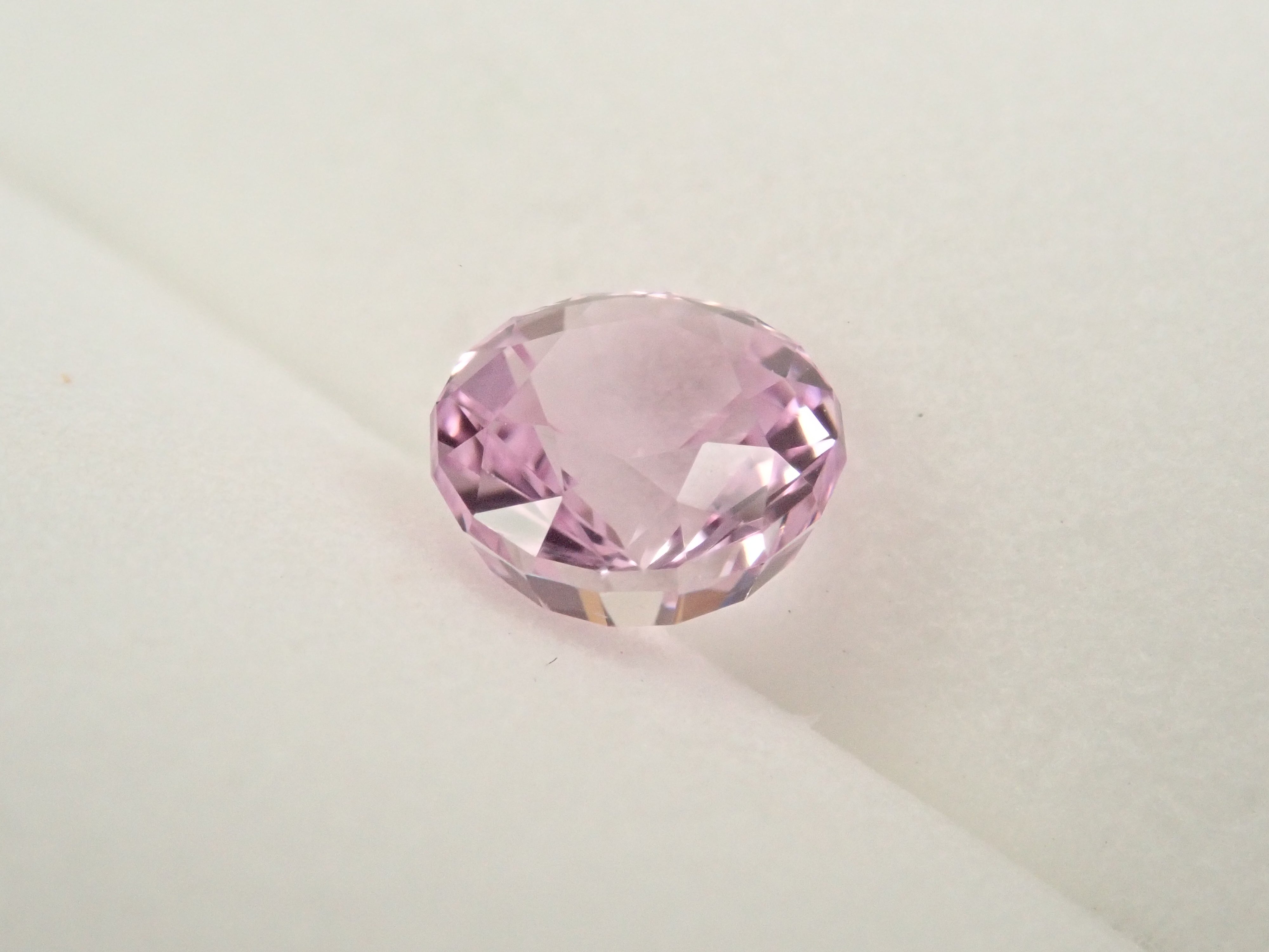 【1/18 22時販売】アフガニスタン産クンツァイト 5.6mm/0.897ctルース