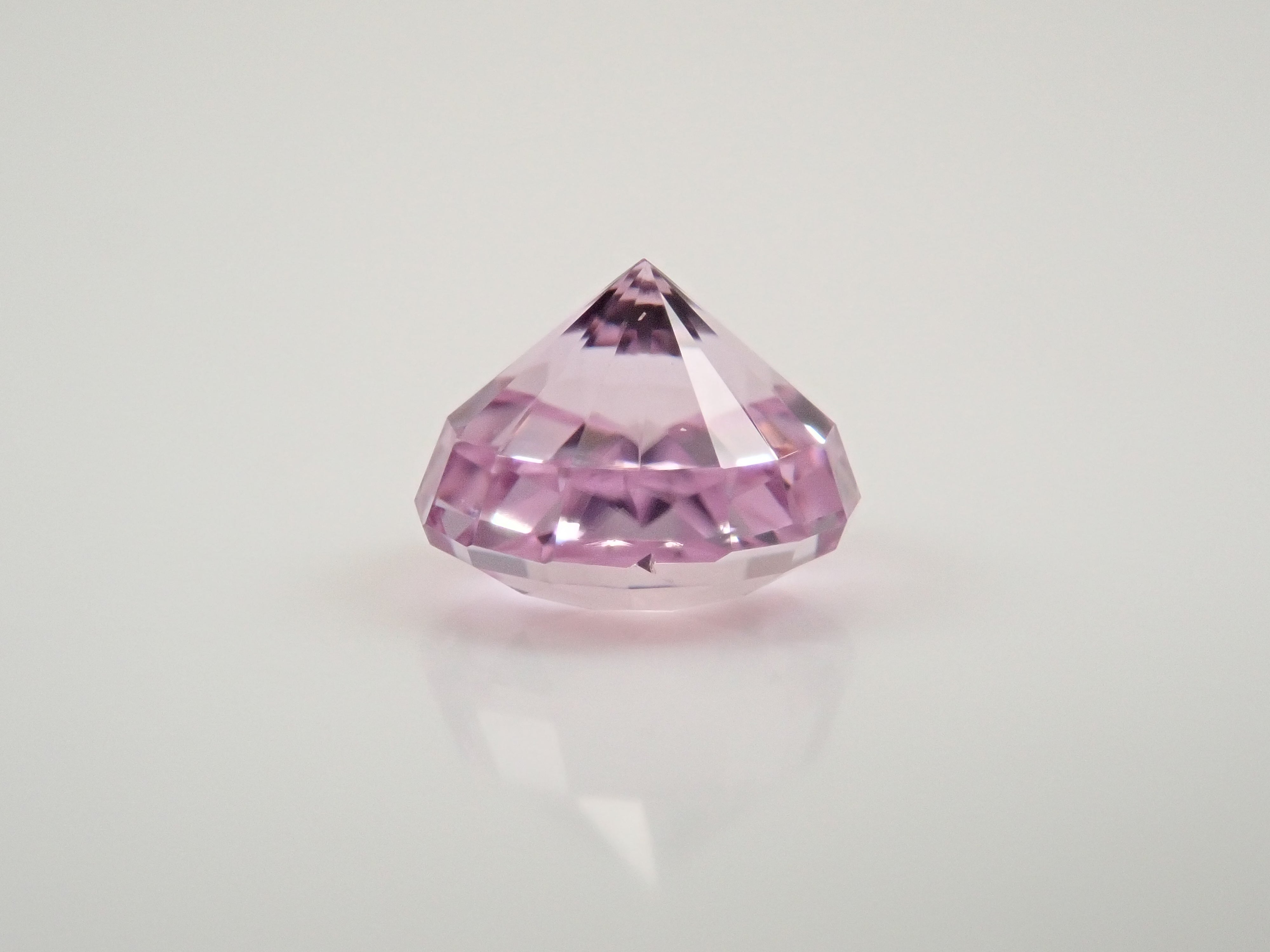 【1/18 22時販売】アフガニスタン産クンツァイト 5.6mm/0.897ctルース