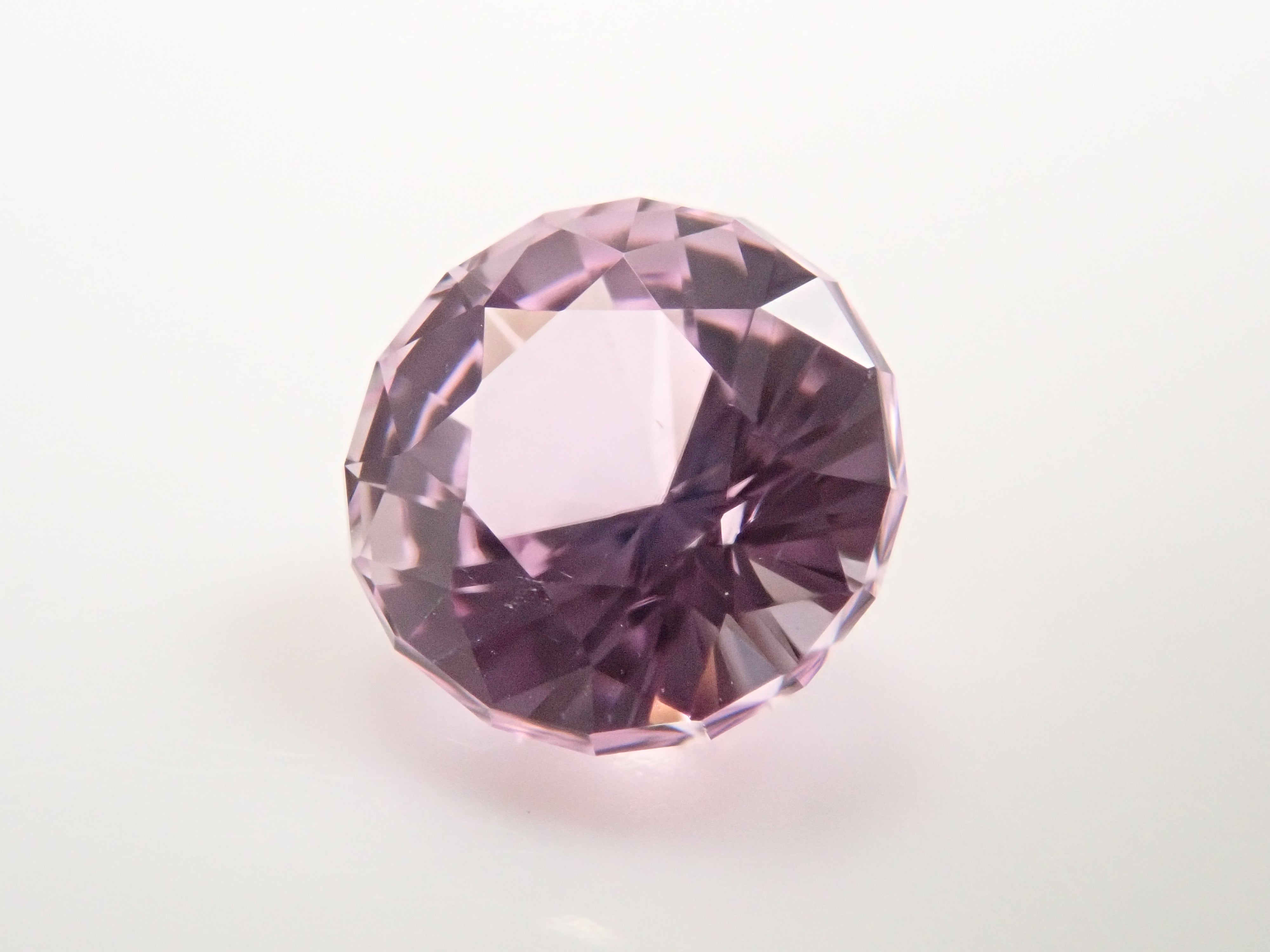 【1/18 22時販売】アフガニスタン産クンツァイト 5.6mm/0.897ctルース