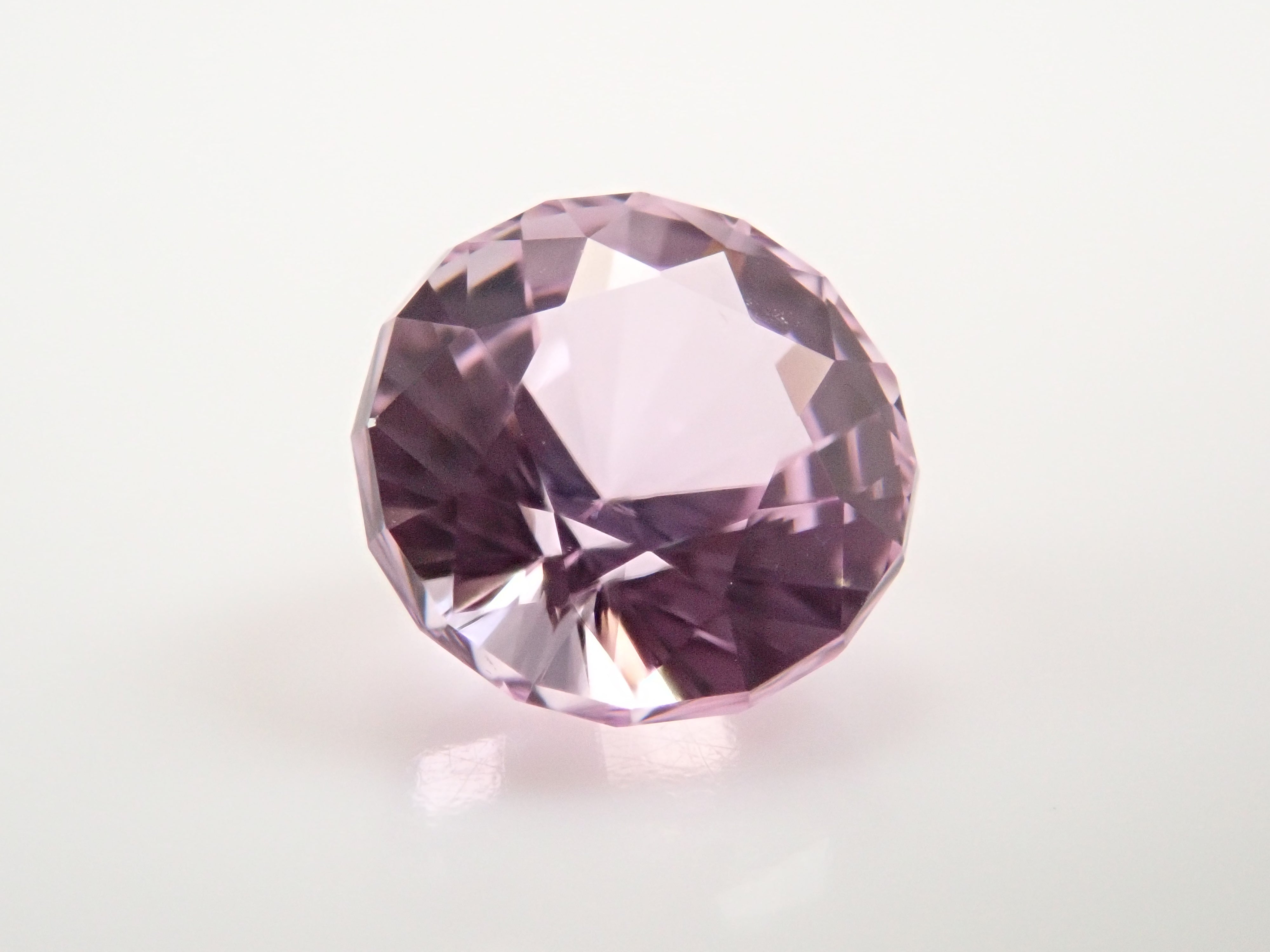 【1/18 22時販売】アフガニスタン産クンツァイト 5.6mm/0.897ctルース