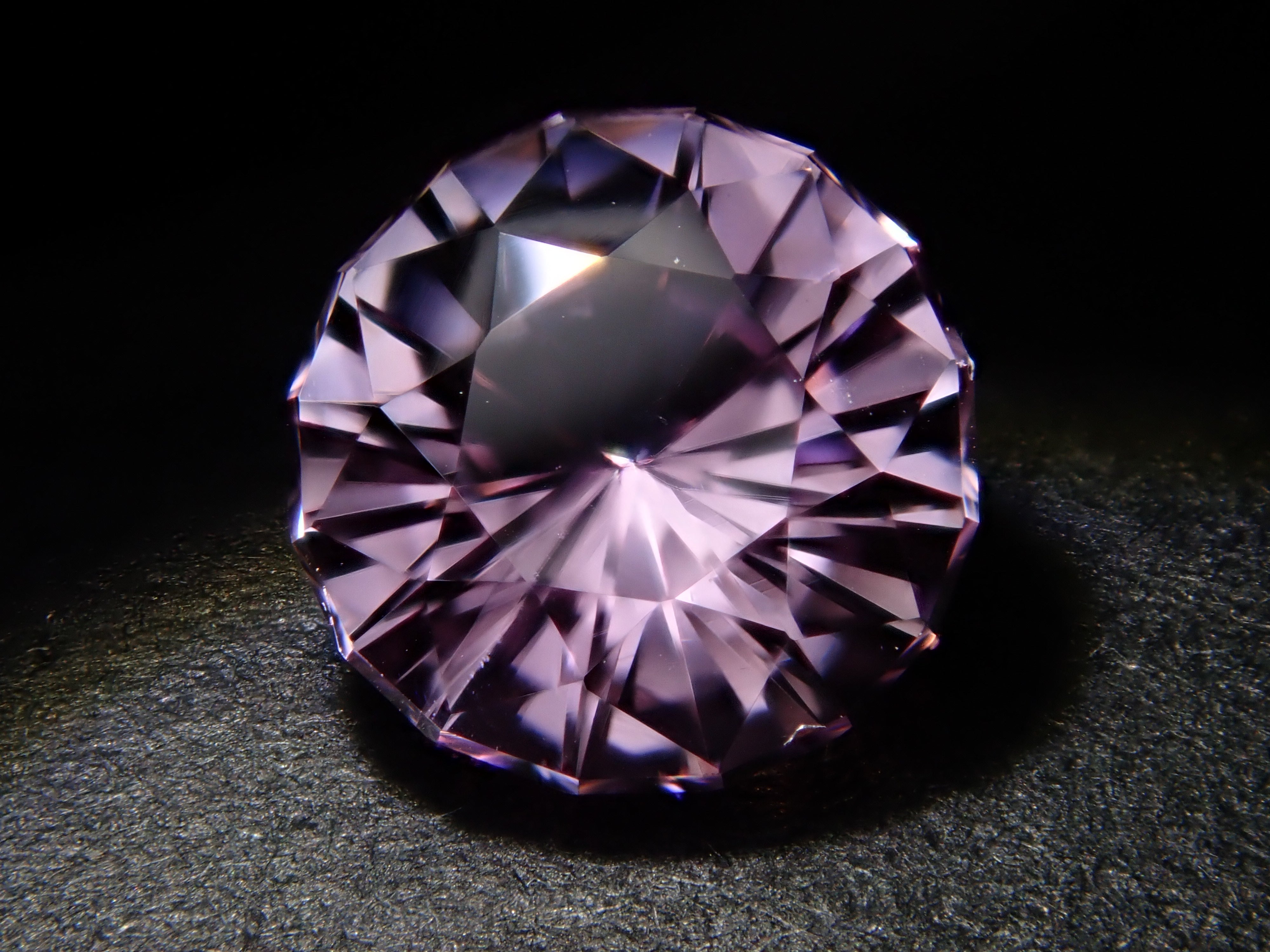 【1/18 22時販売】アフガニスタン産クンツァイト 5.6mm/0.897ctルース