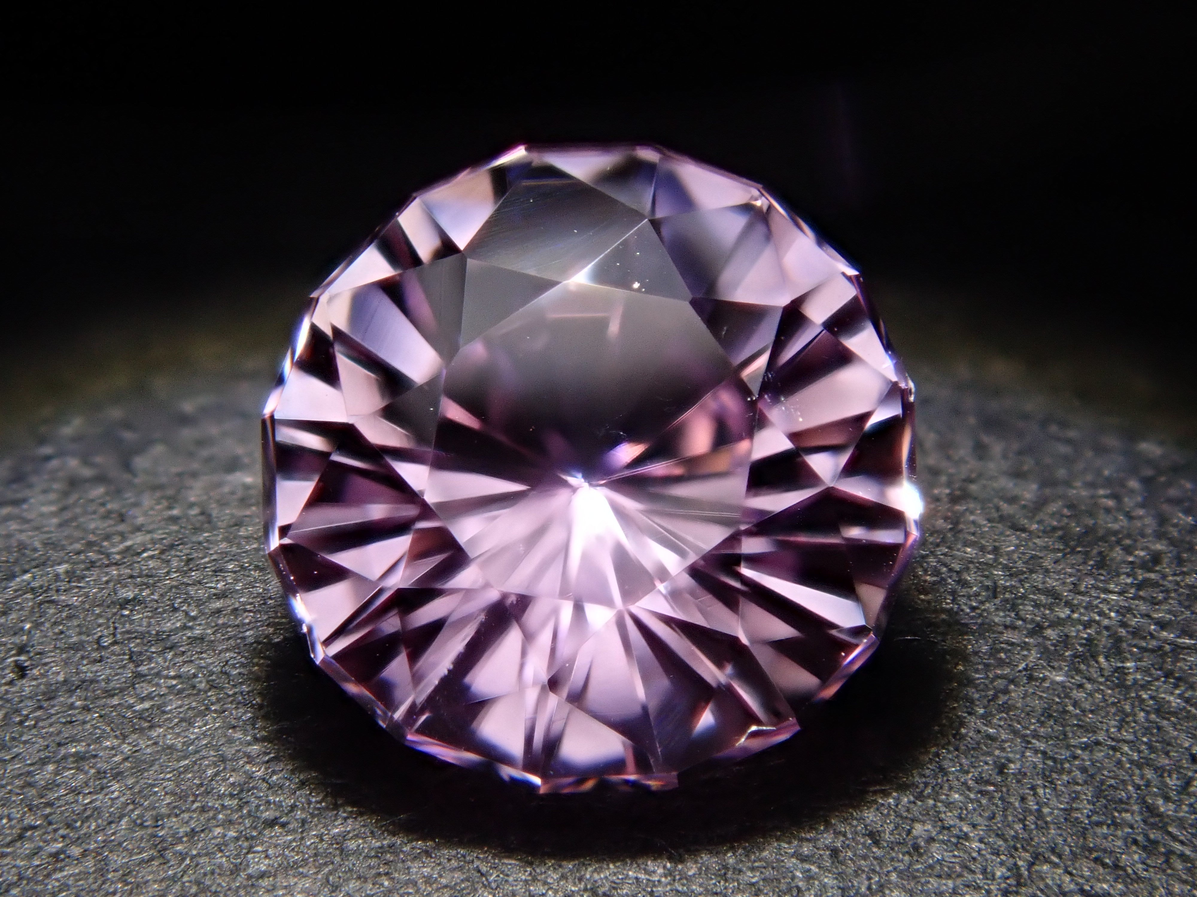 【1/18 22時販売】アフガニスタン産クンツァイト 5.6mm/0.897ctルース