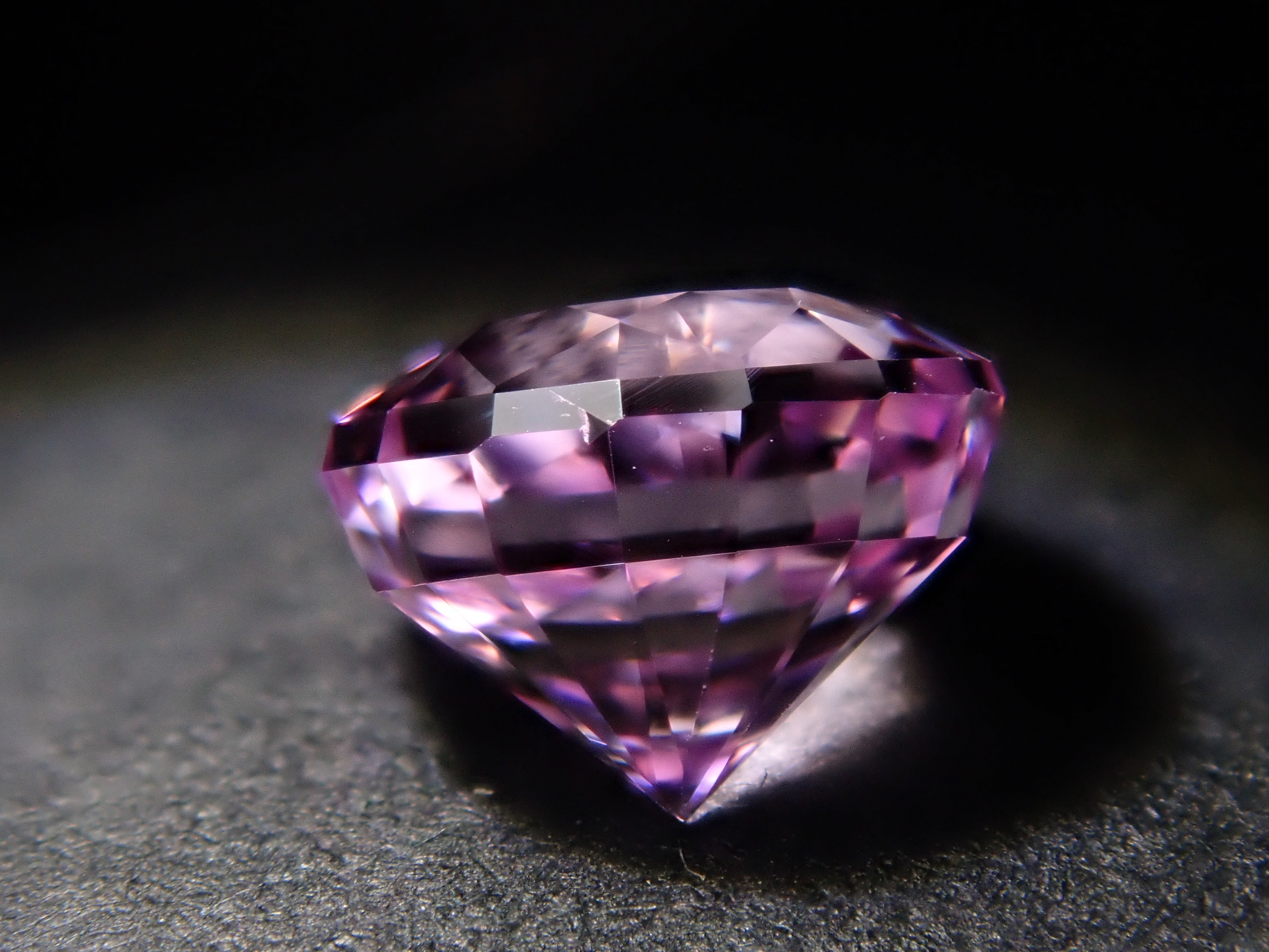 【1/18 22時販売】アフガニスタン産クンツァイト 5.6mm/0.897ctルース