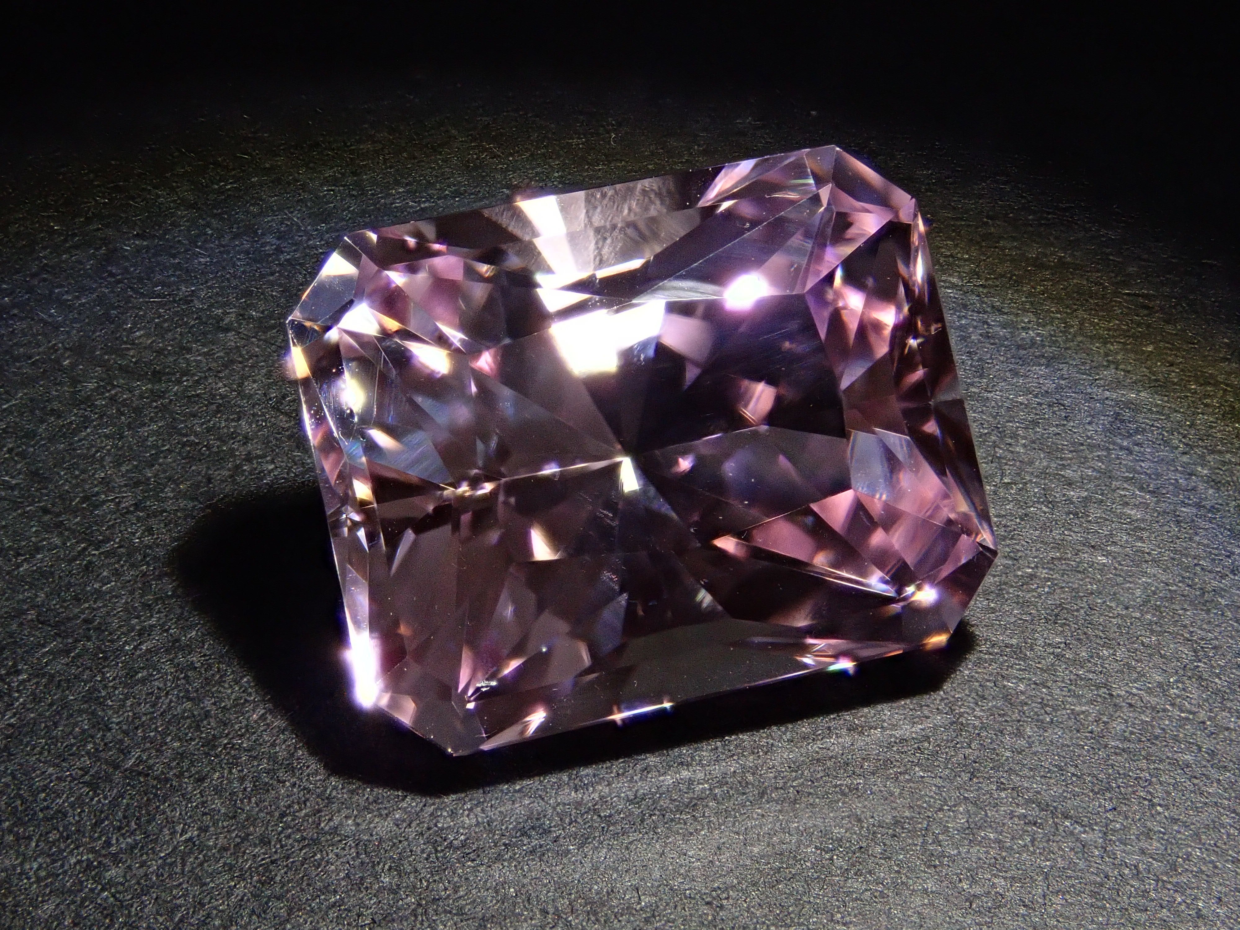 12561088掲載】アフガニスタン産クンツァイト 9.214ctルース