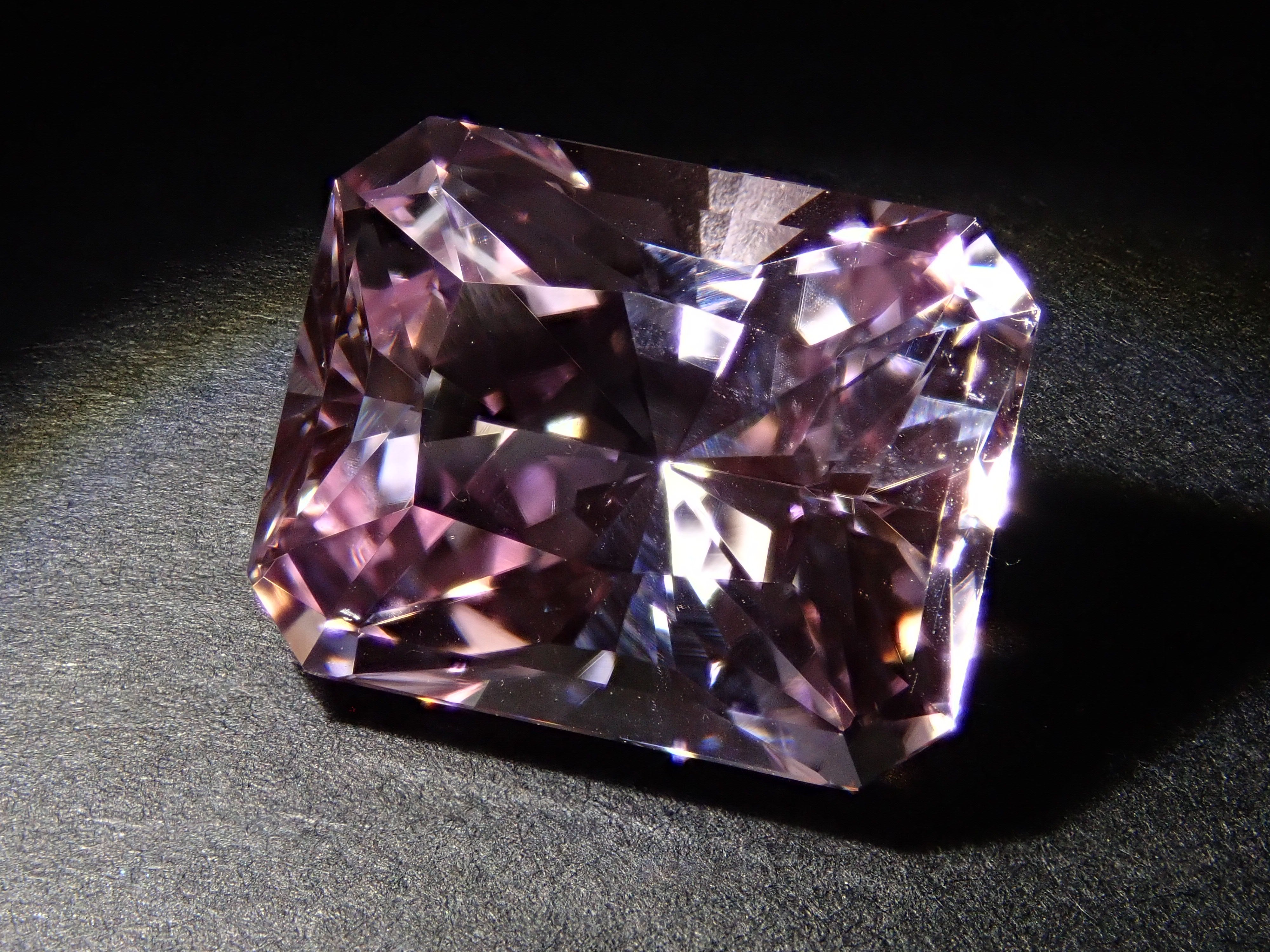 12561088掲載】アフガニスタン産クンツァイト 9.214ctルース