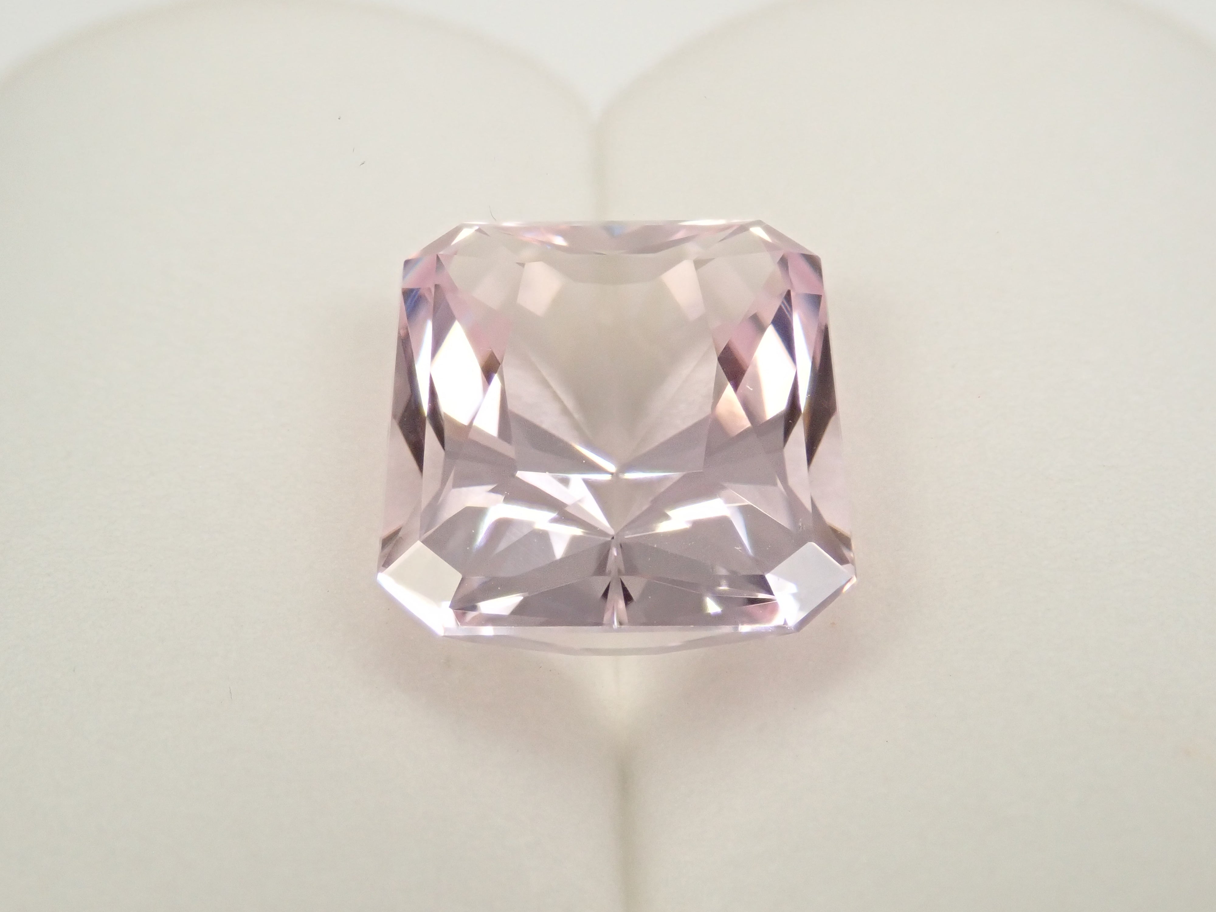 12561088掲載】アフガニスタン産クンツァイト 9.214ctルース