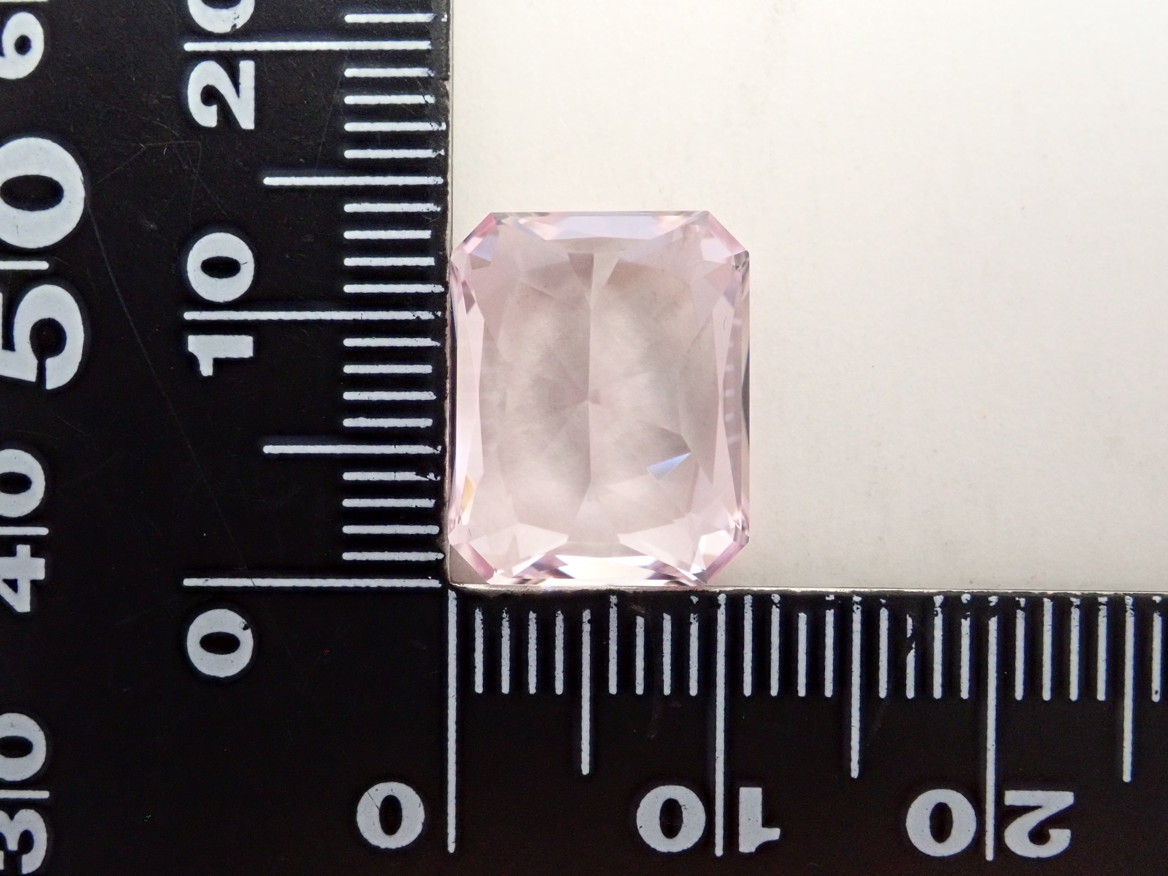 12561088掲載】アフガニスタン産クンツァイト 9.214ctルース