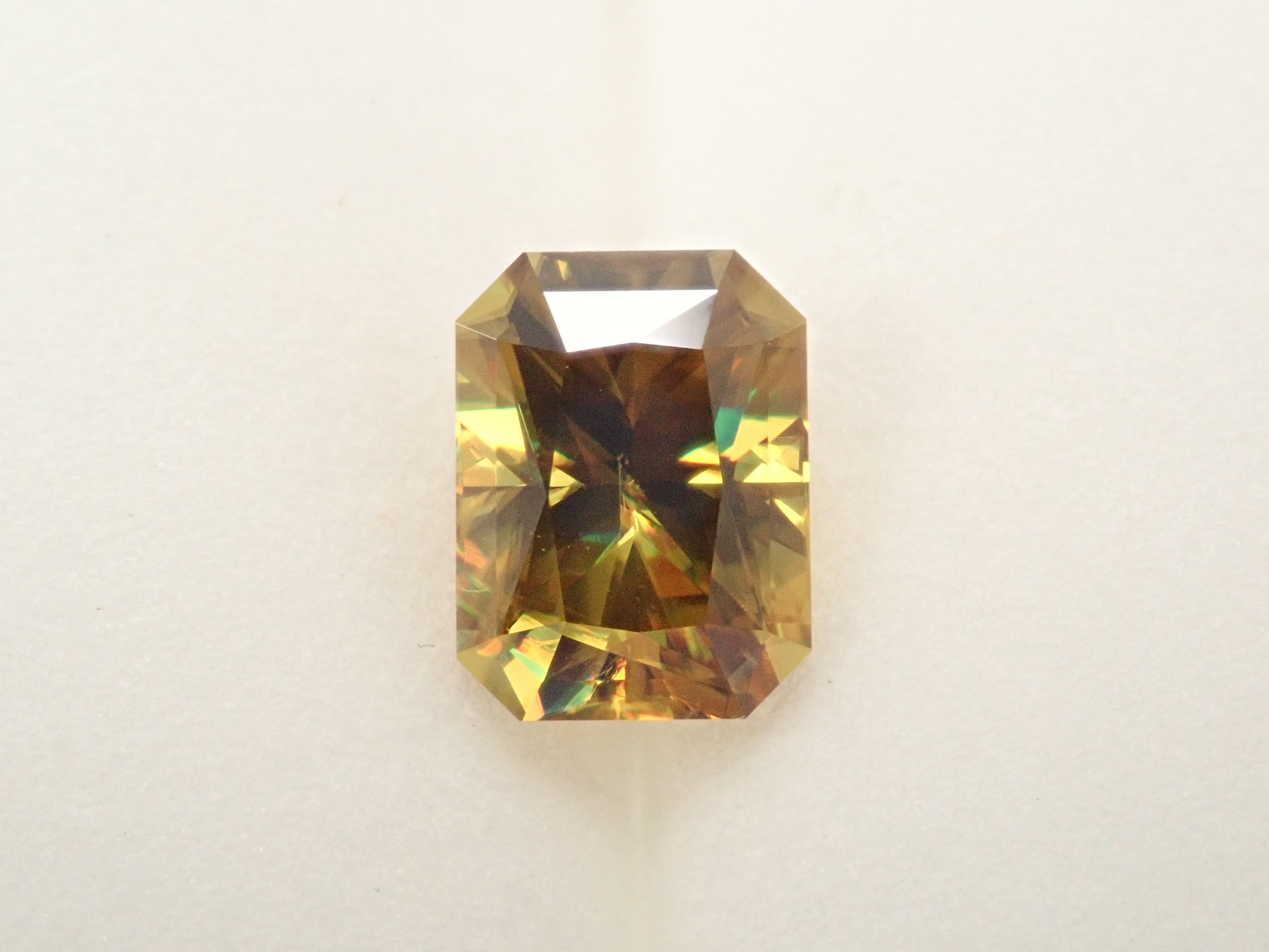 【1/20 22時販売】ジンバブエ産スフェーン 2.067ctルース