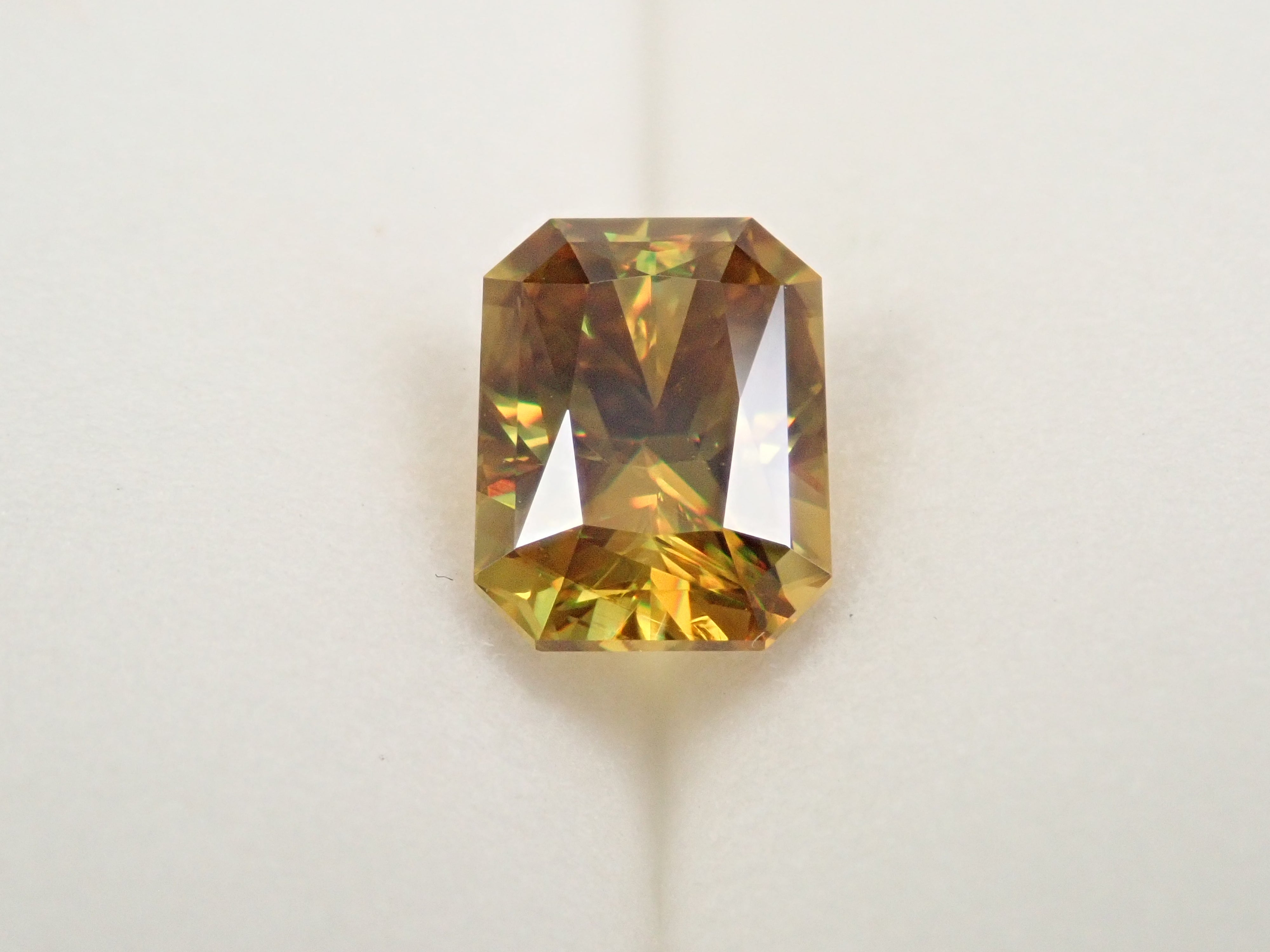 【1/20 22時販売】ジンバブエ産スフェーン 2.067ctルース