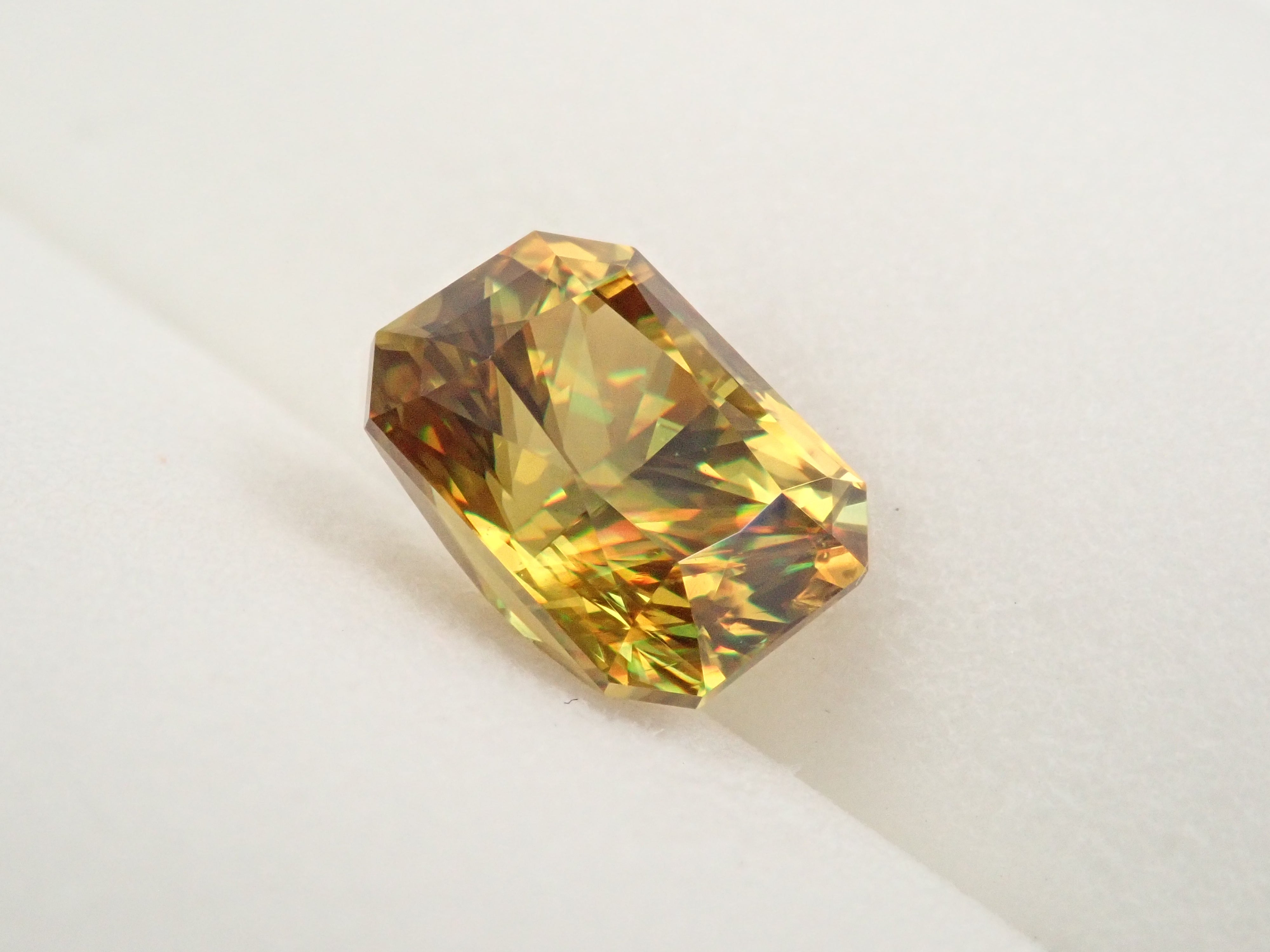 【1/20 22時販売】ジンバブエ産スフェーン 2.067ctルース