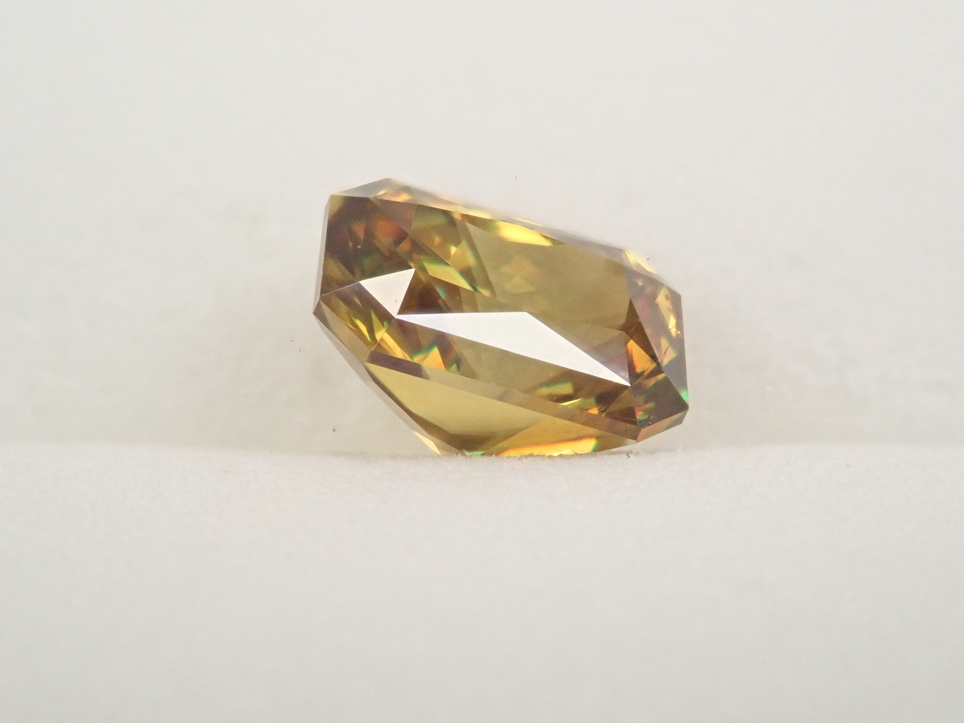 【1/20 22時販売】ジンバブエ産スフェーン 2.067ctルース