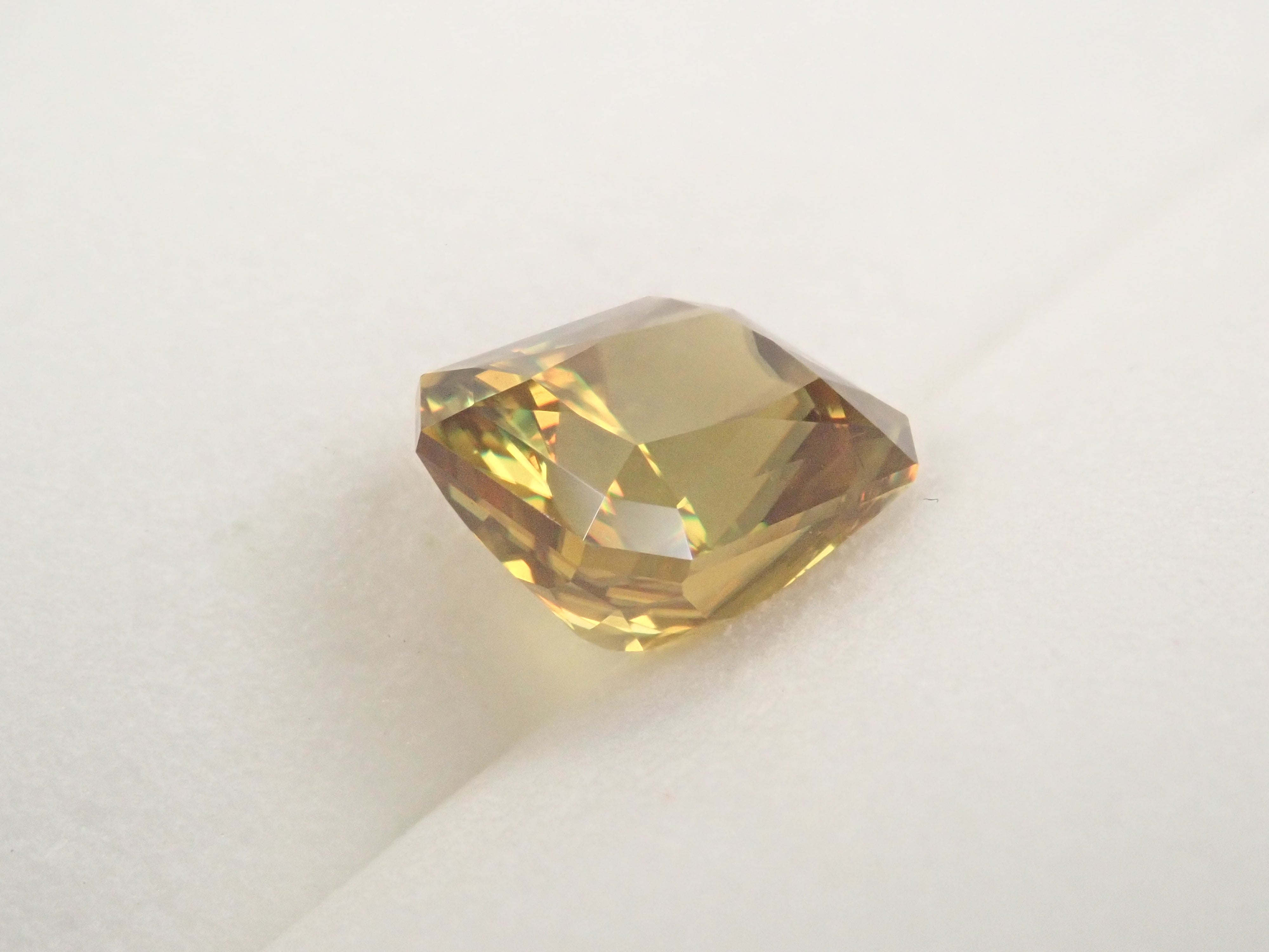 【1/20 22時販売】ジンバブエ産スフェーン 2.067ctルース