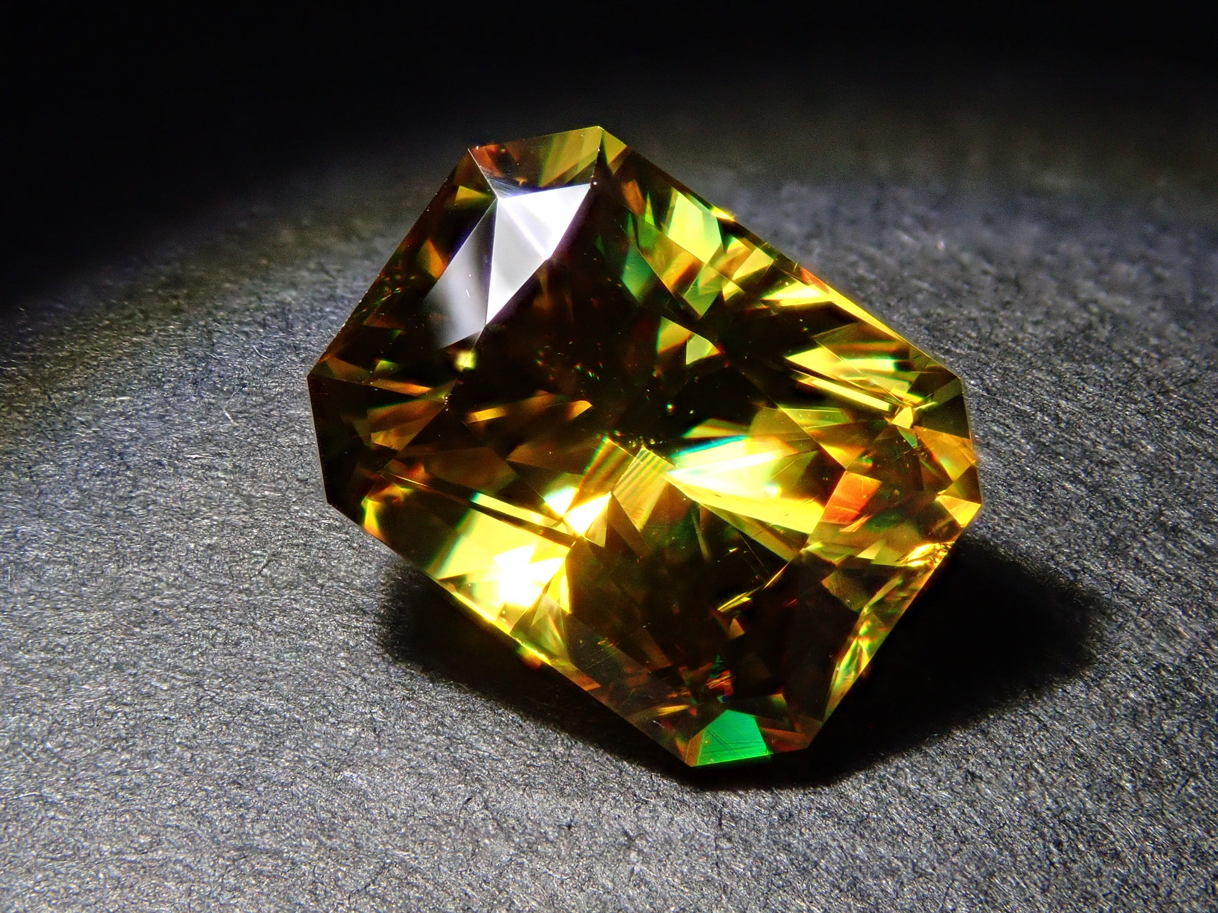 【1/20 22時販売】ジンバブエ産スフェーン 2.067ctルース