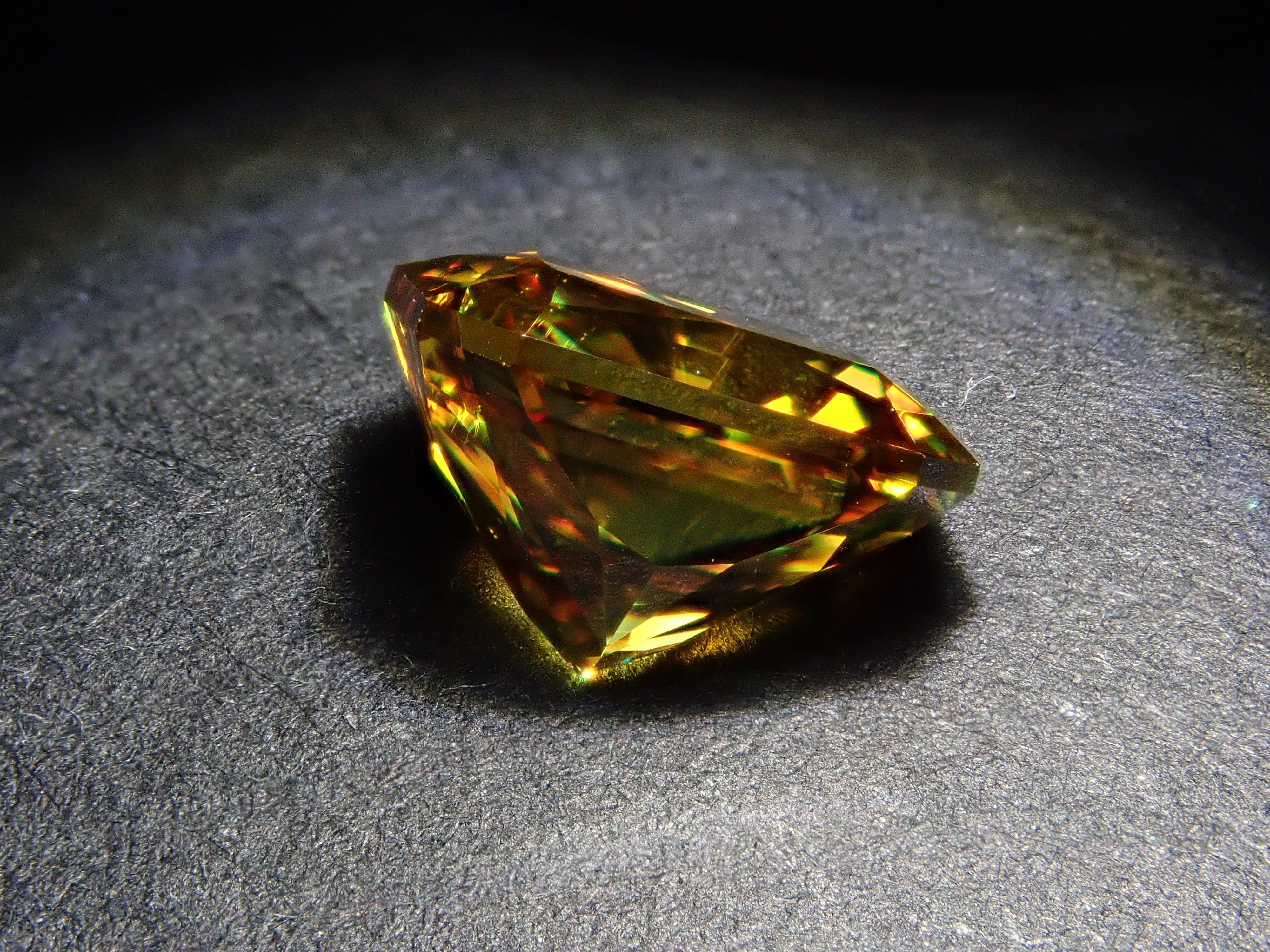 【1/20 22時販売】ジンバブエ産スフェーン 2.067ctルース