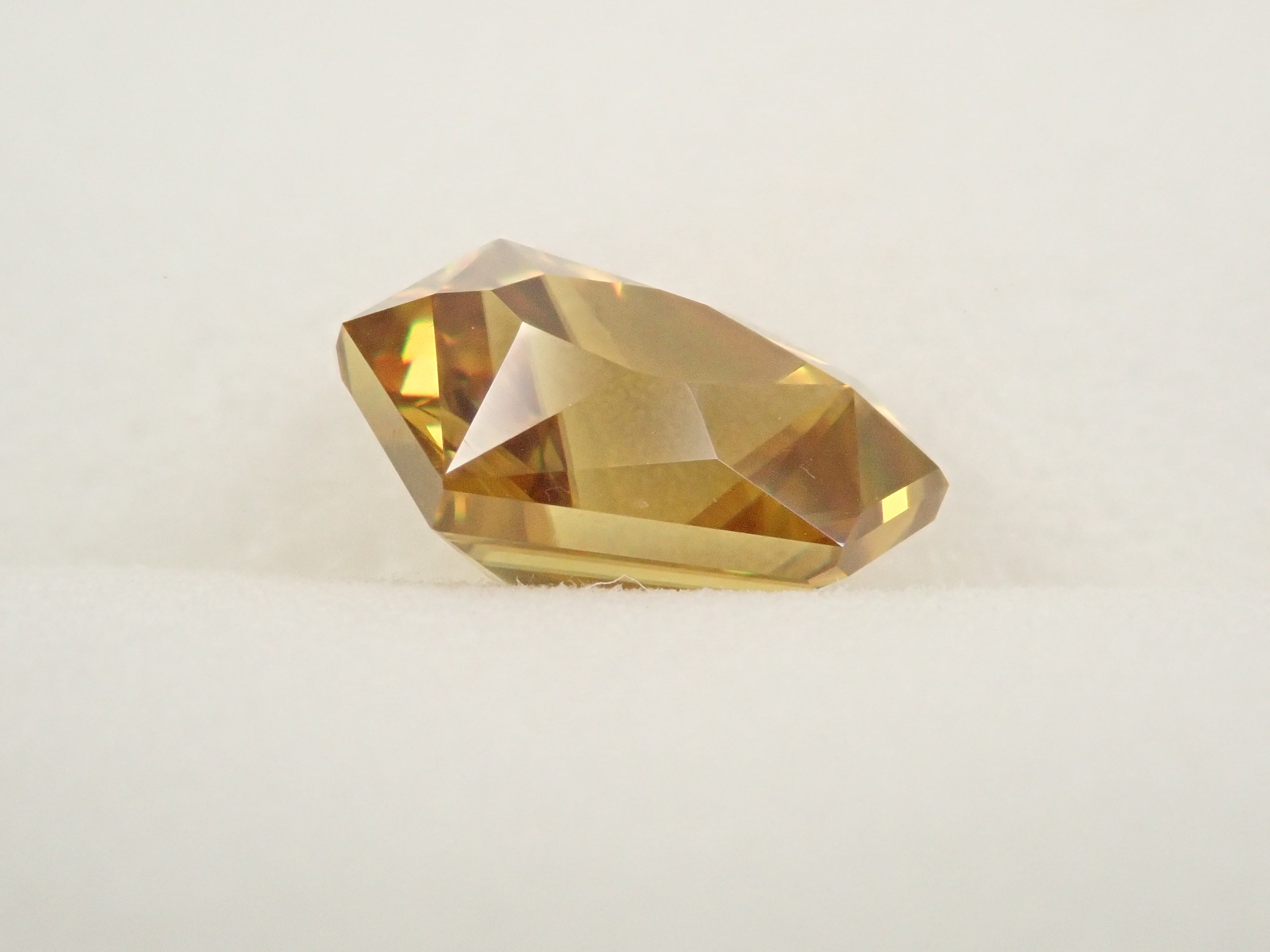 【1/20 22時販売】ジンバブエ産スフェーン 2.520ctルース