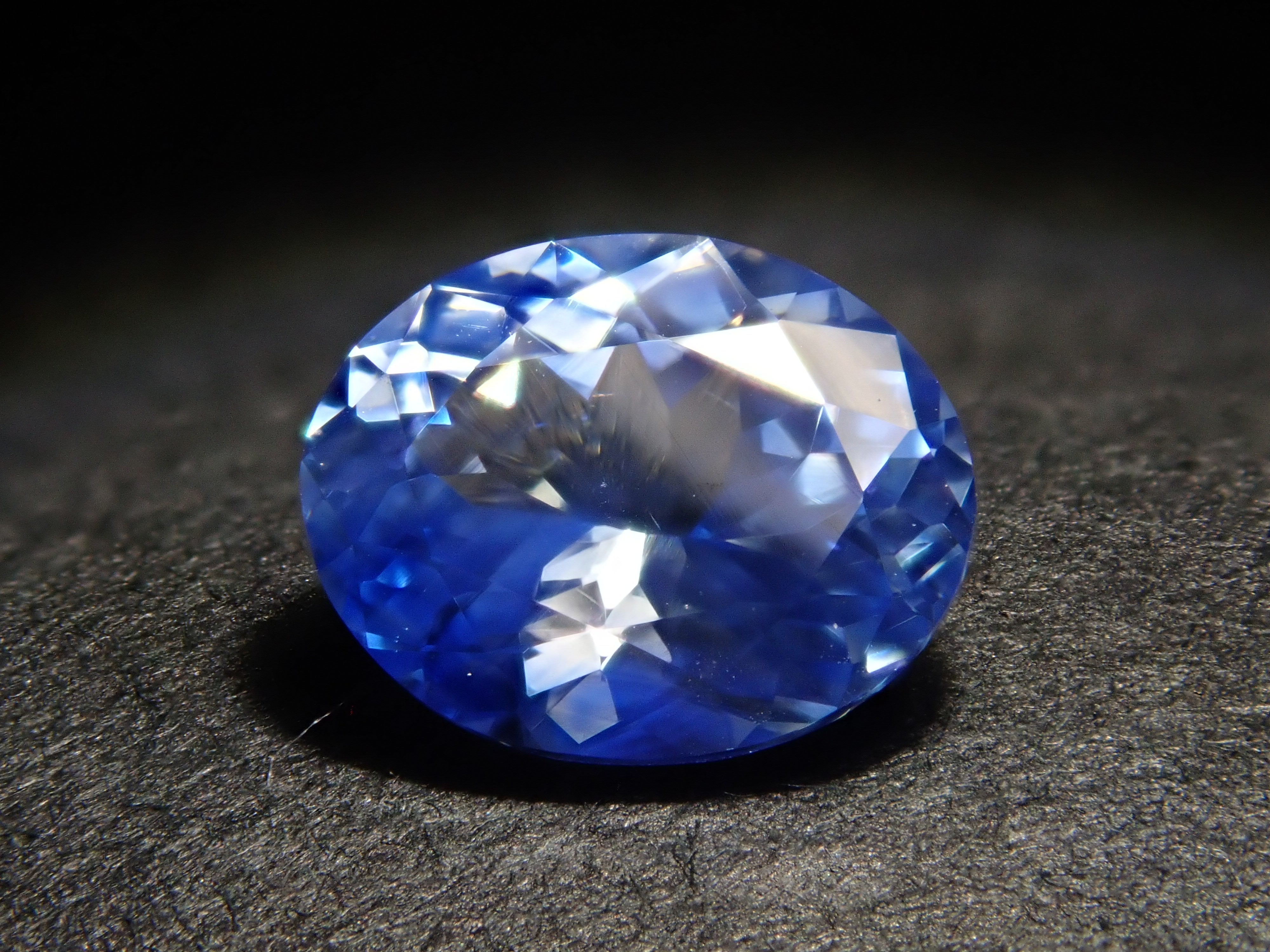 12561159掲載】スリランカ産バイカラーサファイア 0.607ctルース