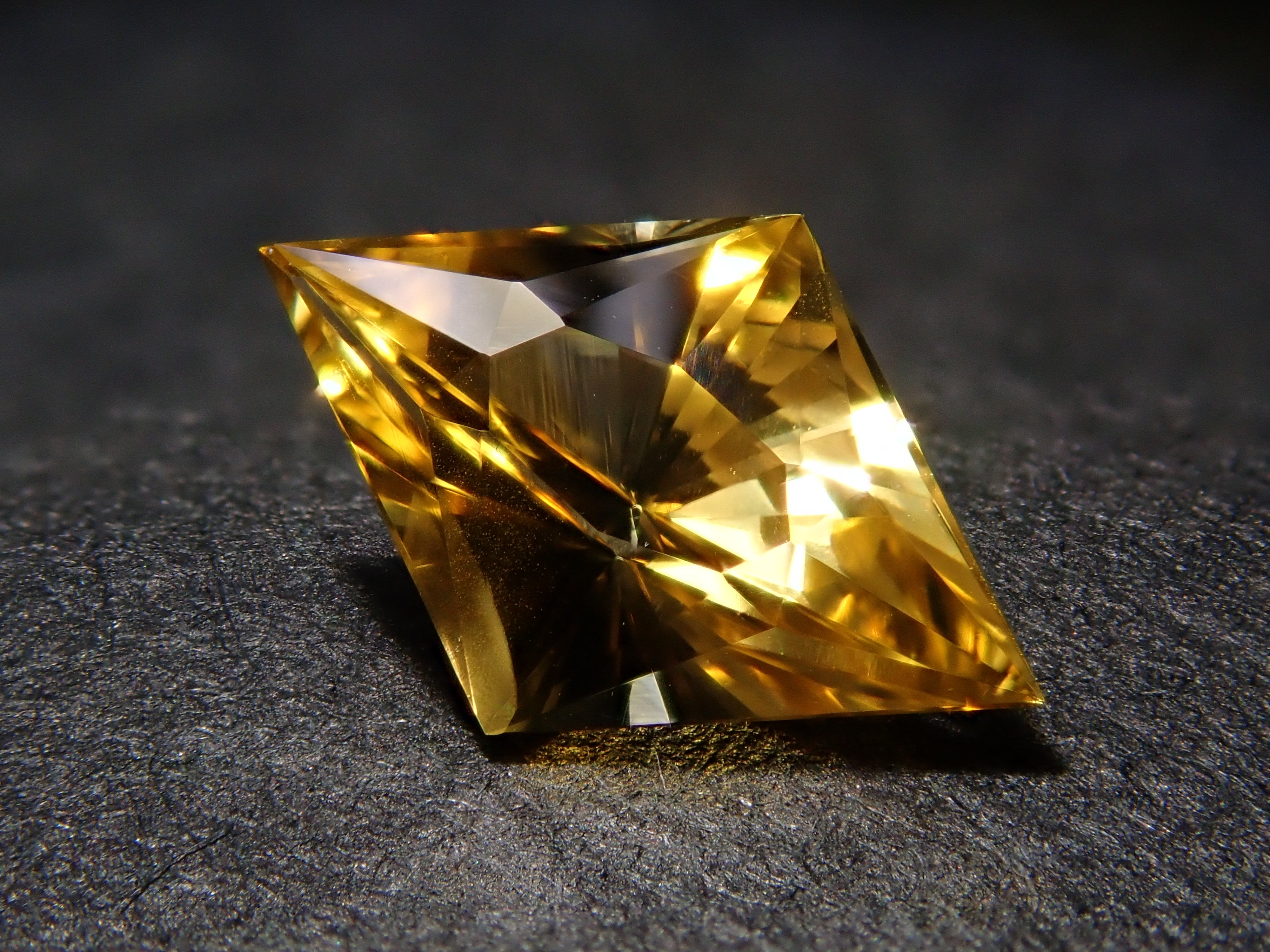 スリランカ産非加熱天然イエローサファイアルース スリランカ産非加熱天然イエローサファイアルース