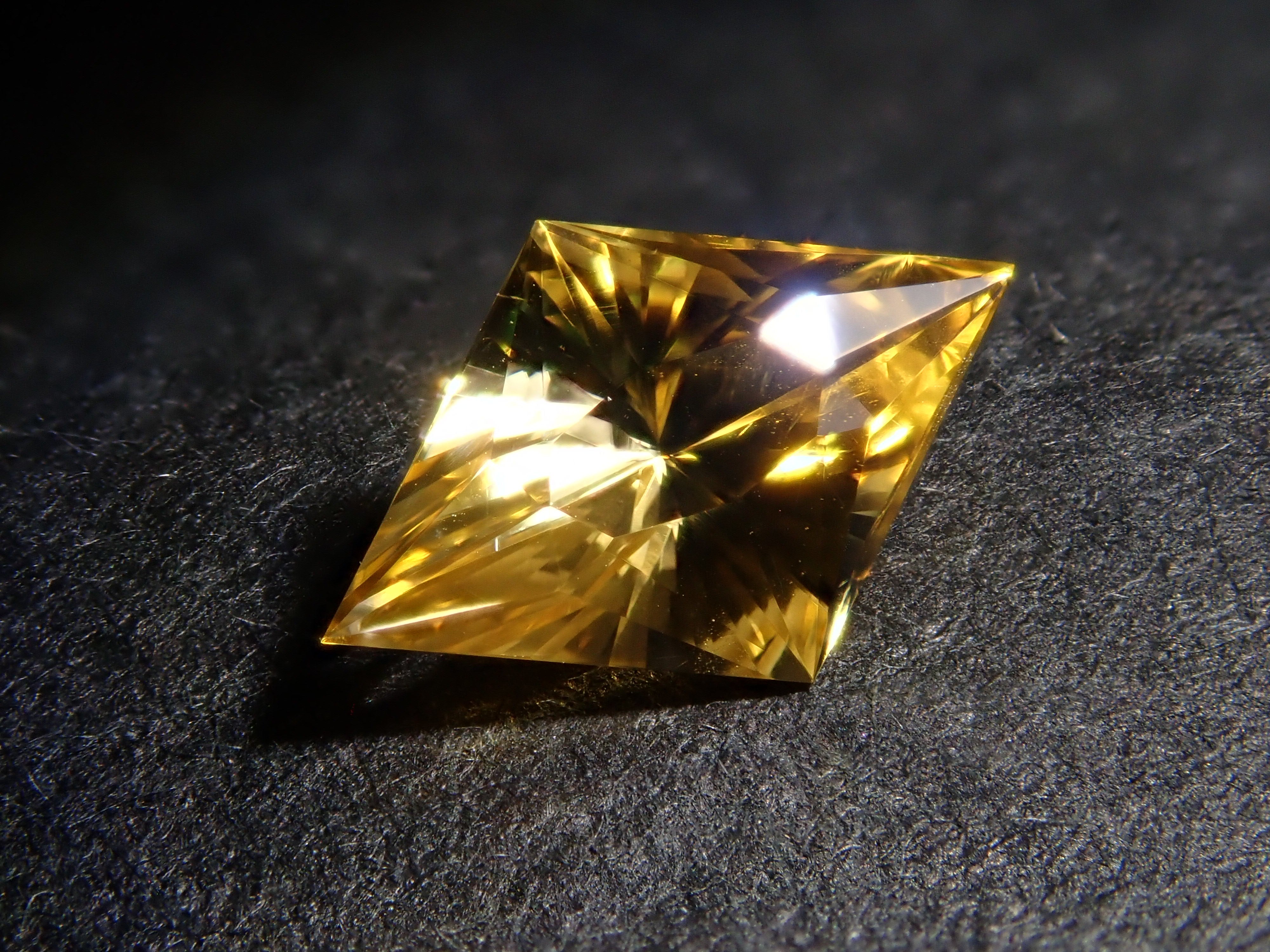 【1/17 22時販売】スリランカ産イエローサファイア 0.526ctルース